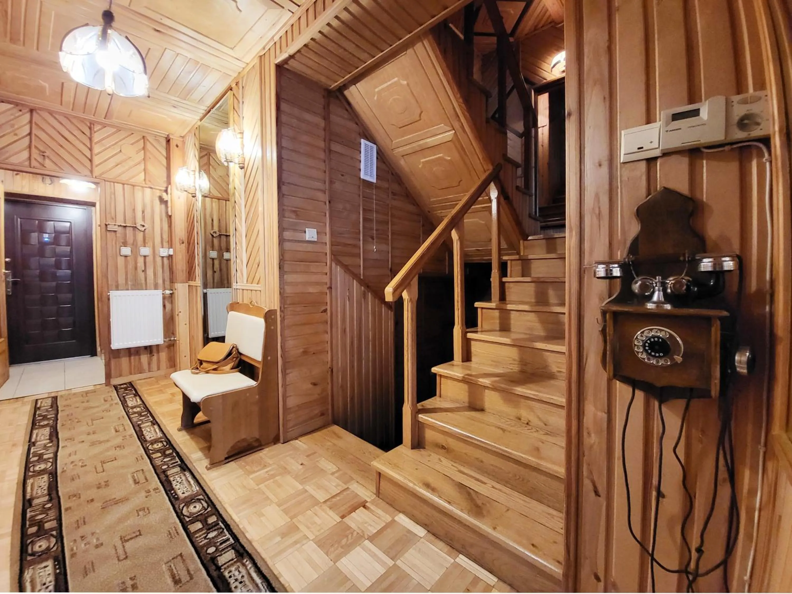 Facade/entrance in HUSARSKA 60