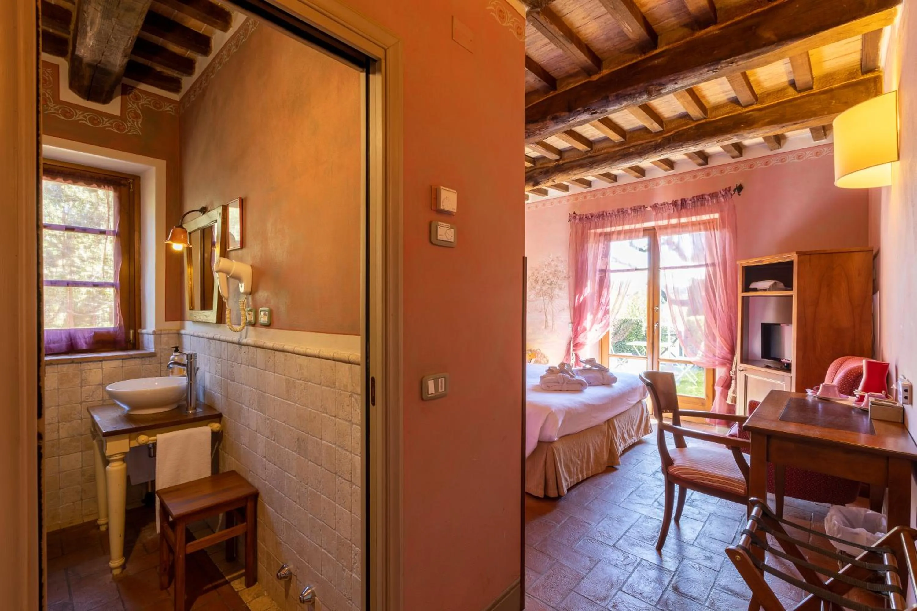 Bathroom, Bed in La Melosa Resort & Spa - Adults Only