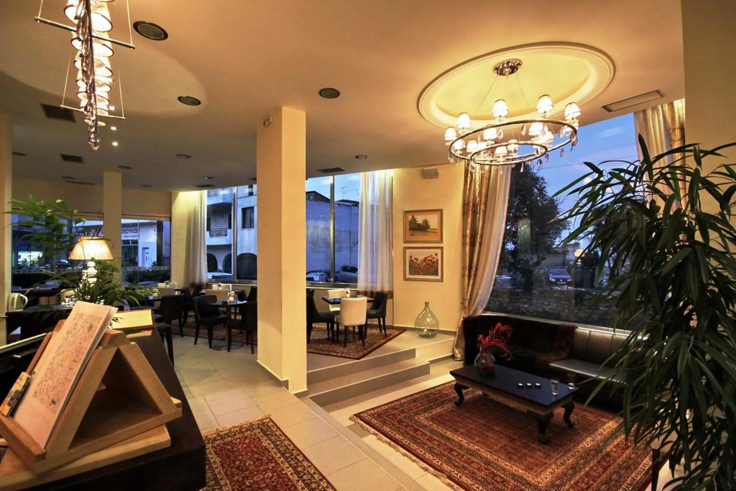 Communal lounge/ TV room in Palatino Rooms & Apartments