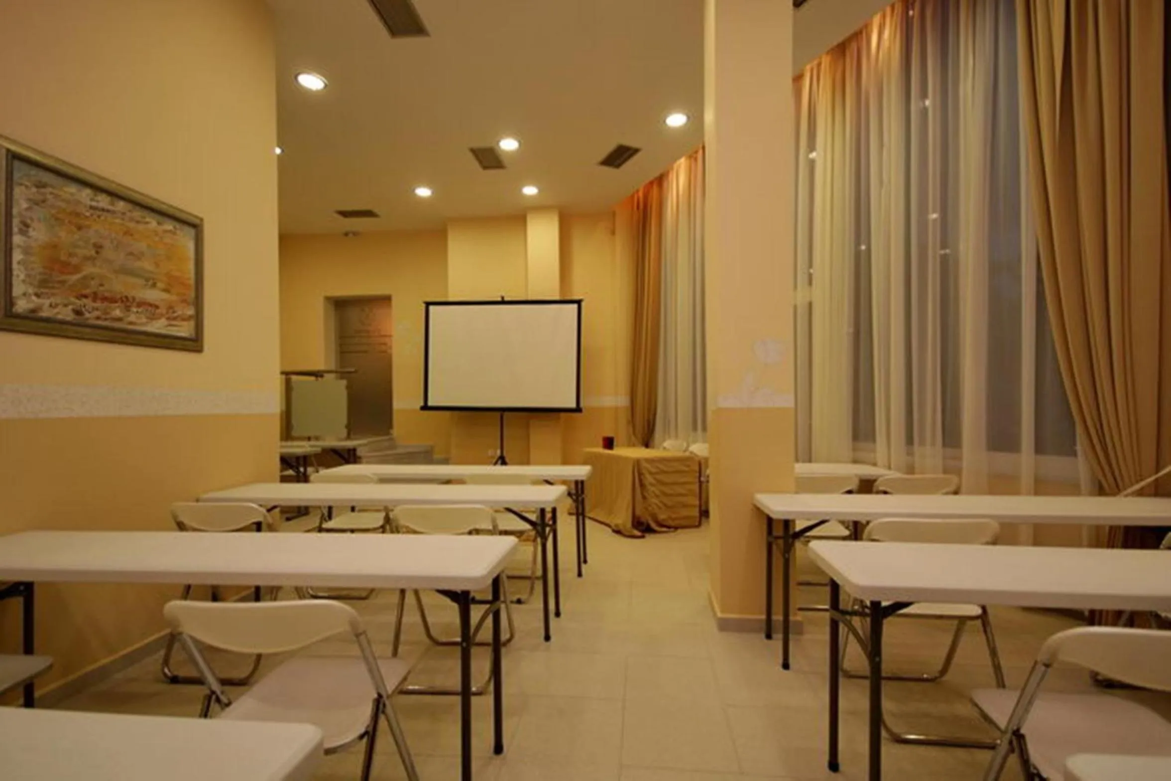 Library in Palatino Rooms & Apartments