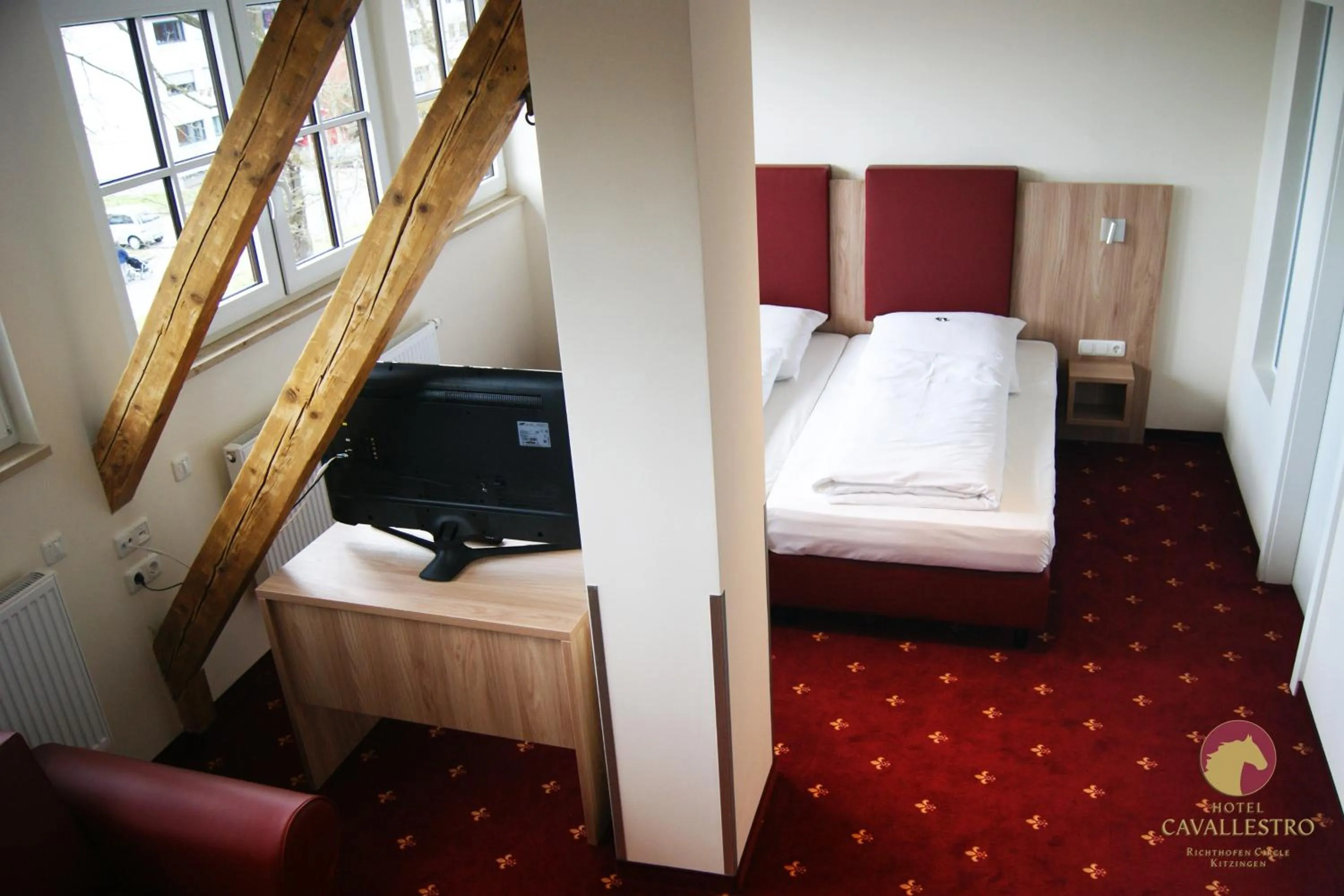 Text overlay, Bed in Cavallestro Classic