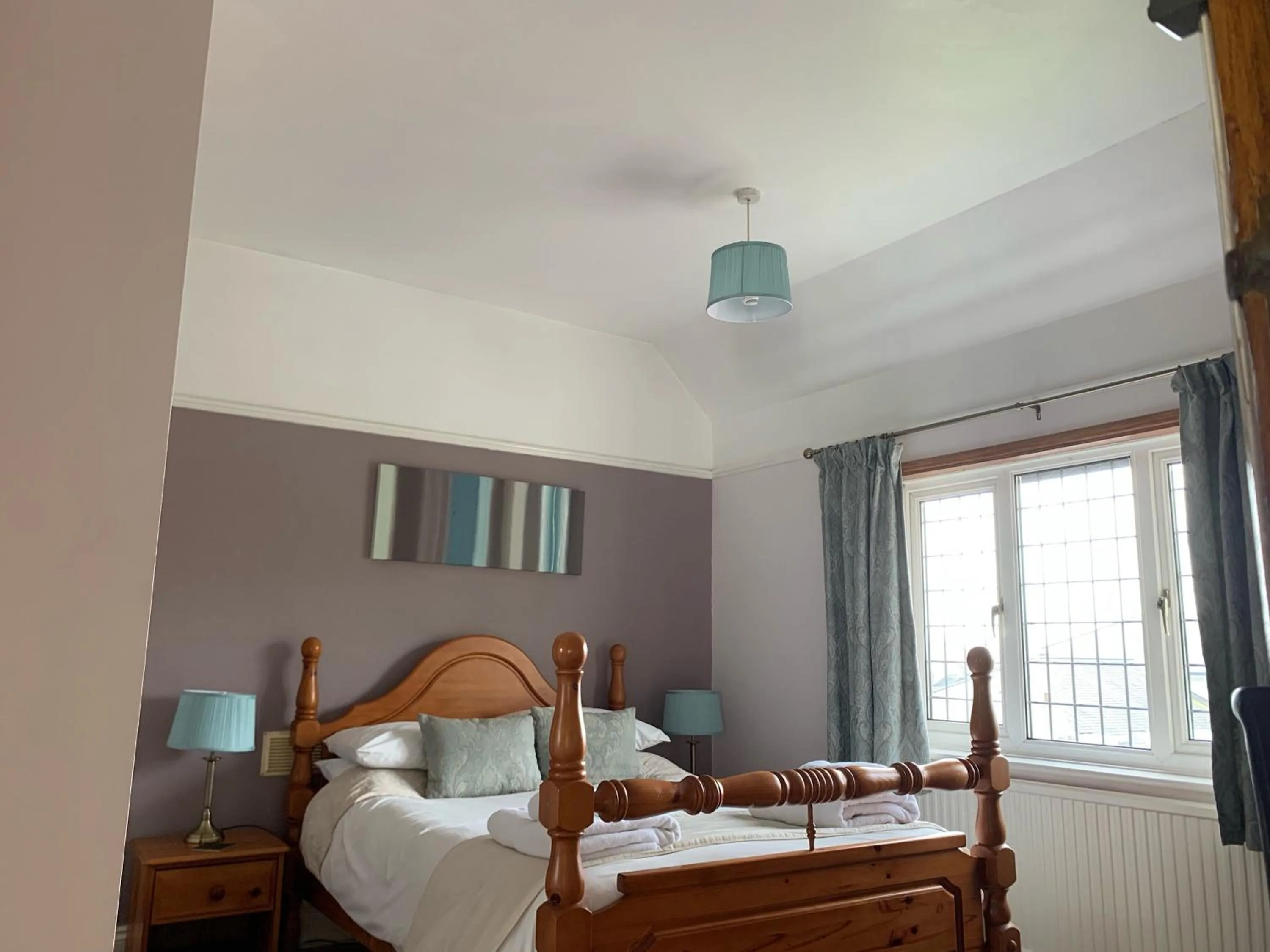 Bedroom, Bed in Burleigh House