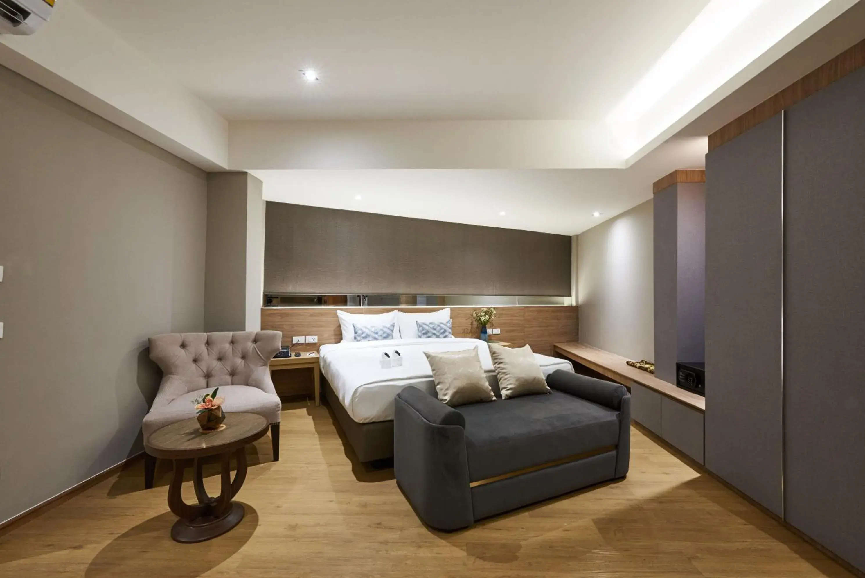 Bed in Almas Hotel Bangkok Bed in Almas Hotel Bangkok