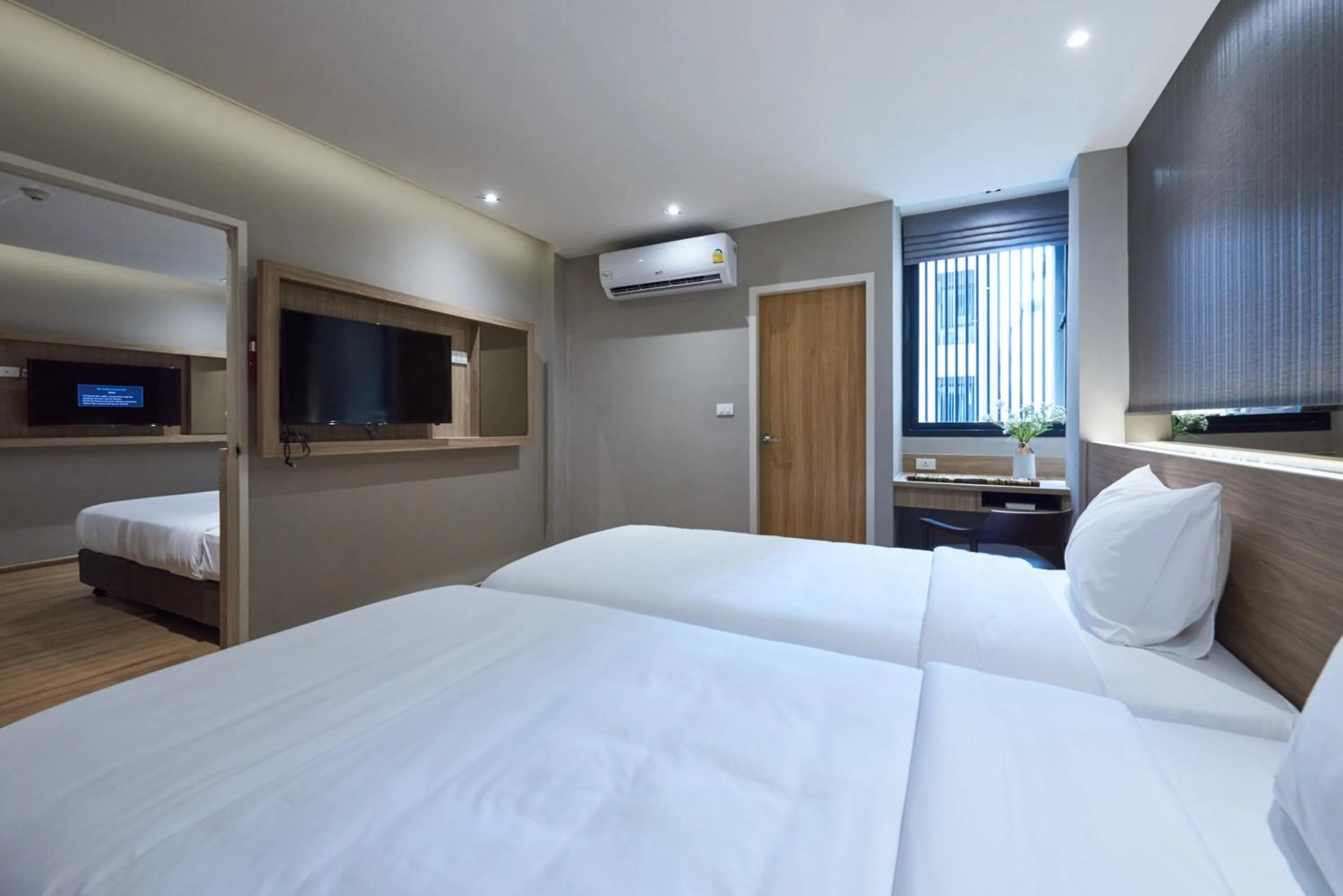 Bedroom, Bed in Almas Hotel Bangkok