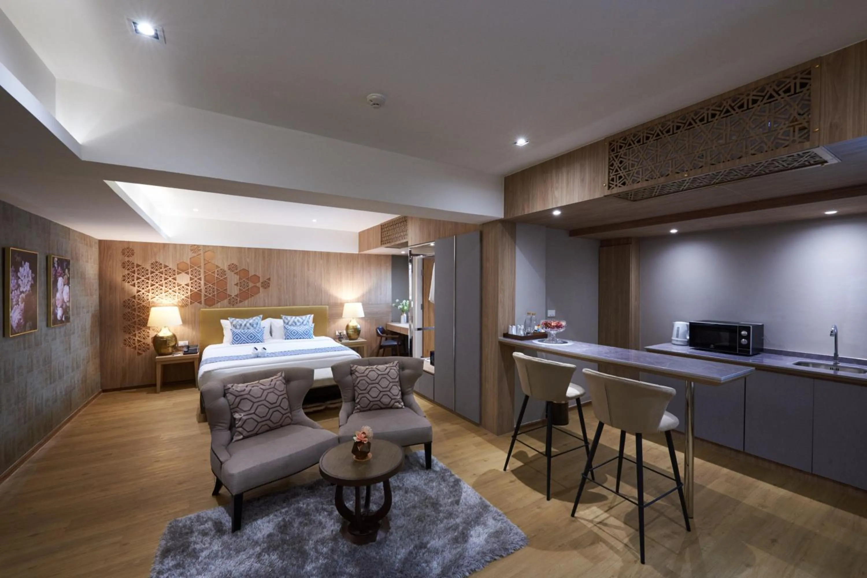 Bed in Almas Hotel Bangkok