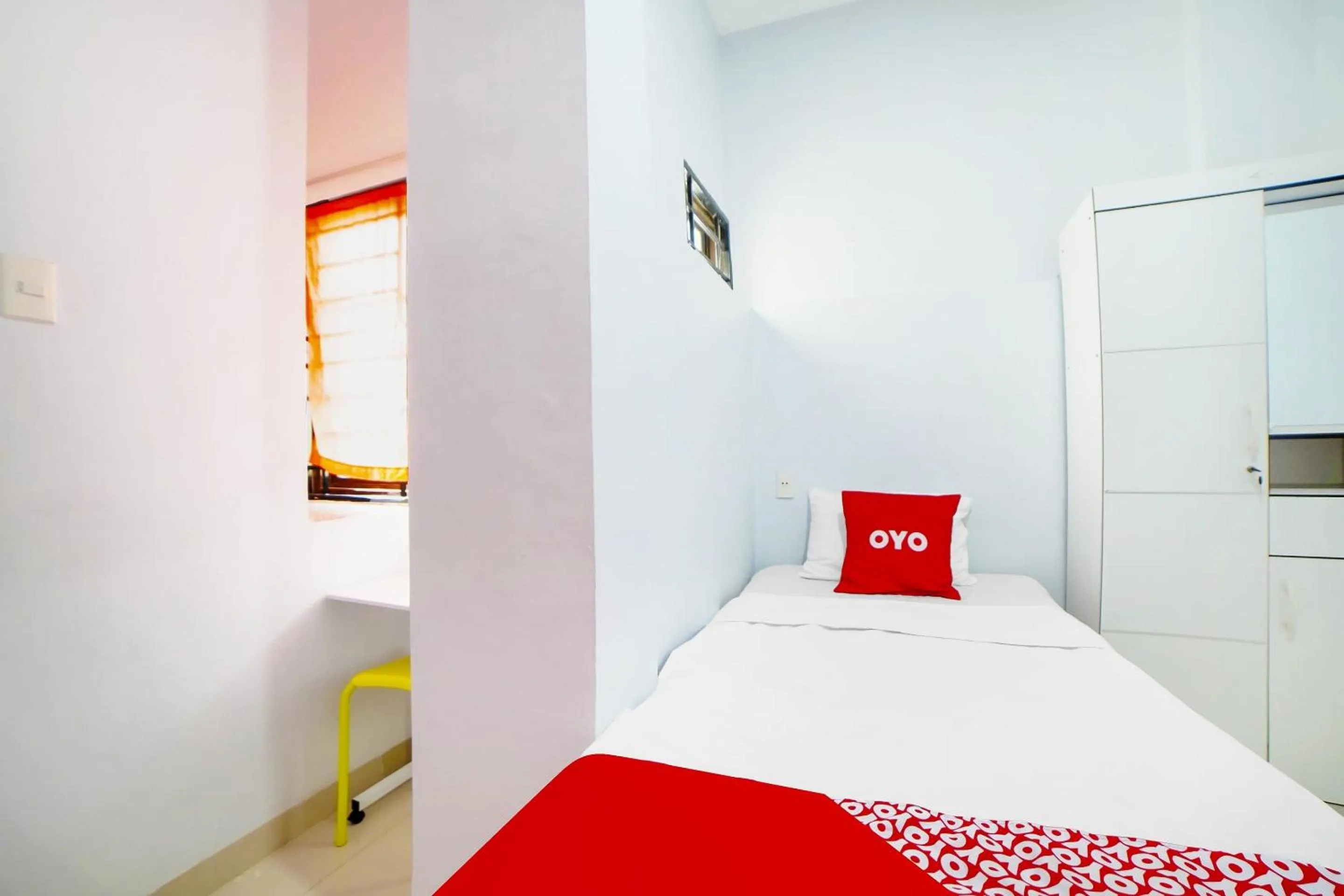 Bedroom in OYO 91283 Sg Premium Guest House