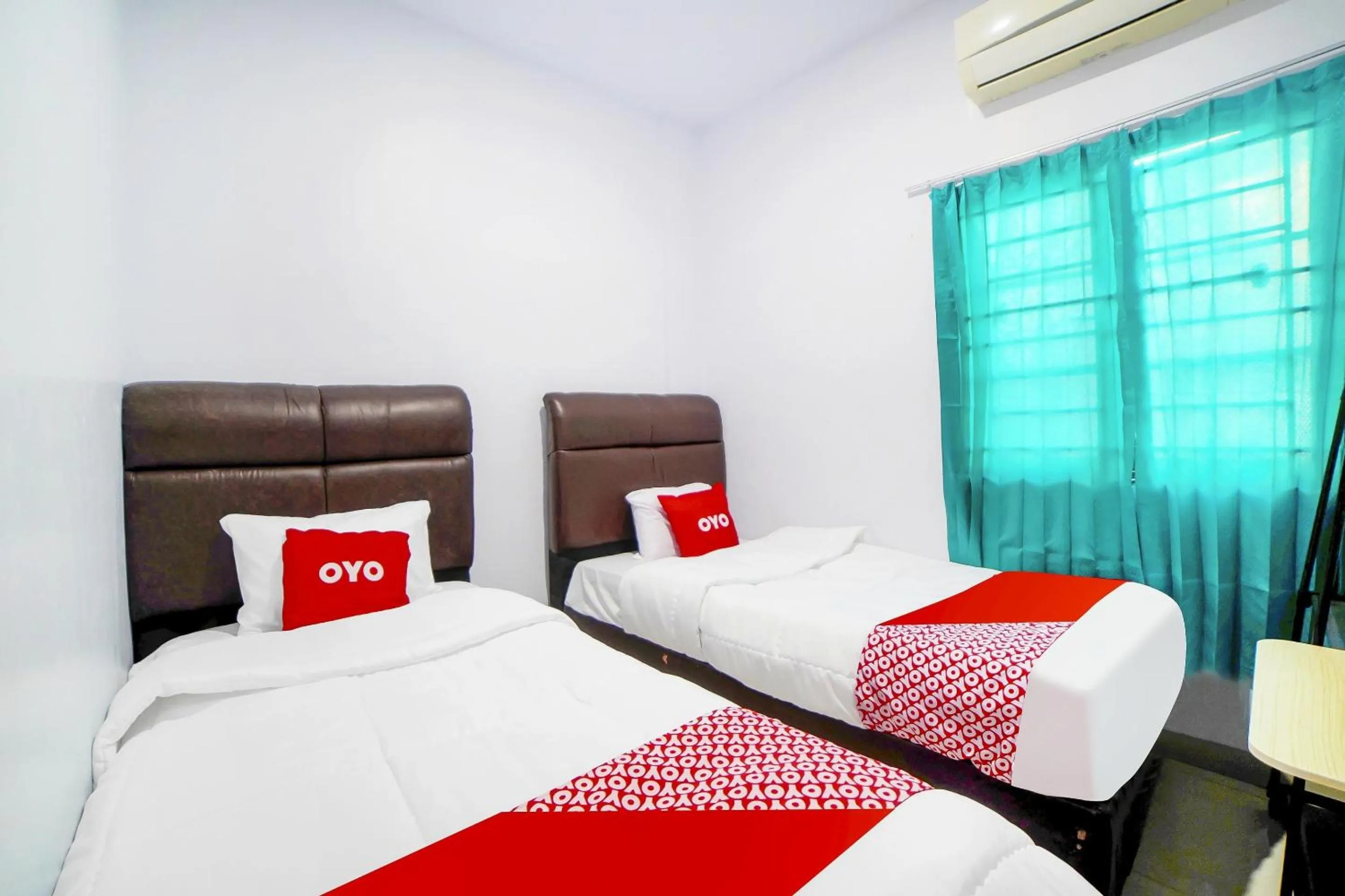 Bedroom in OYO 91283 Sg Premium Guest House