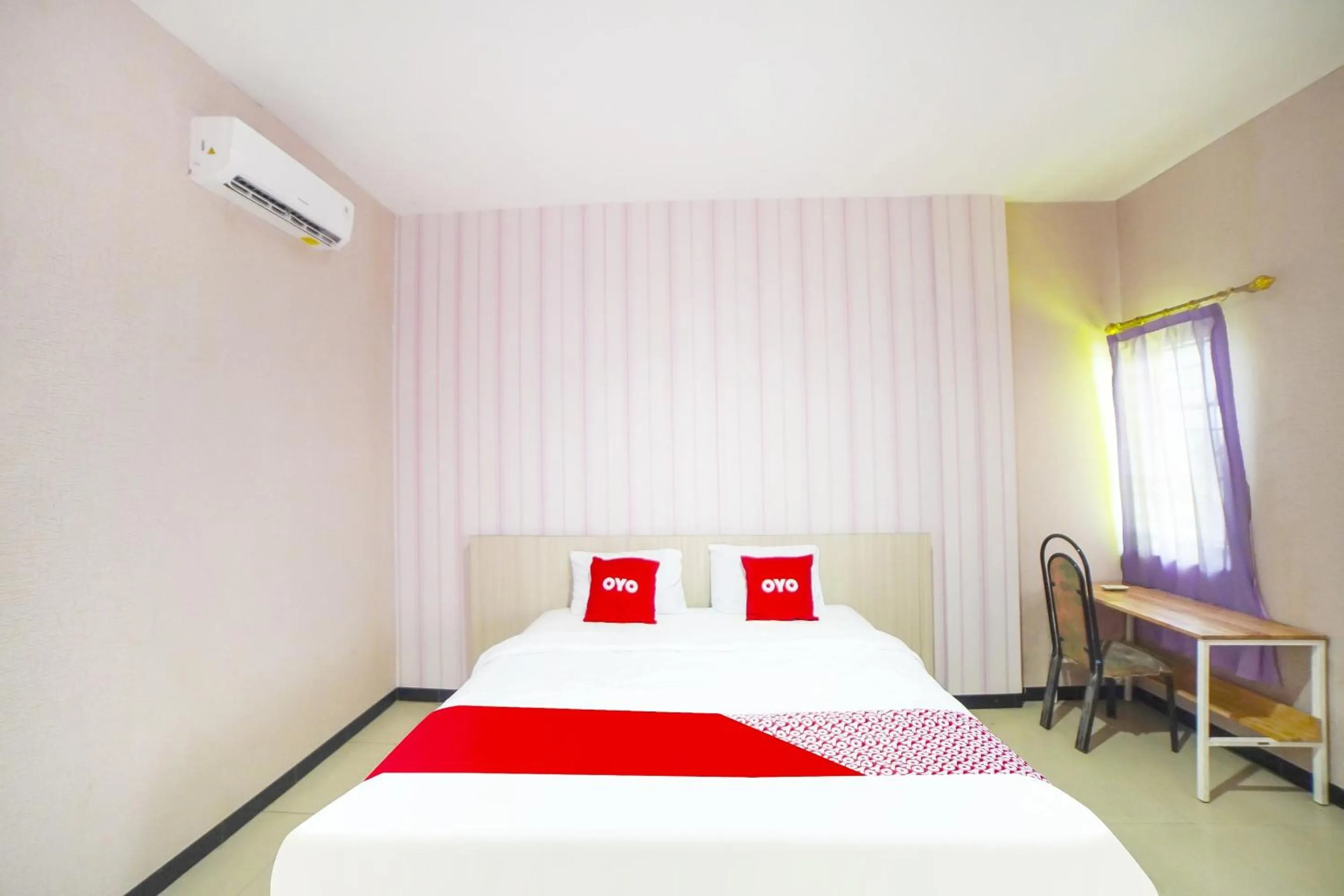 Bedroom in OYO 91283 Sg Premium Guest House