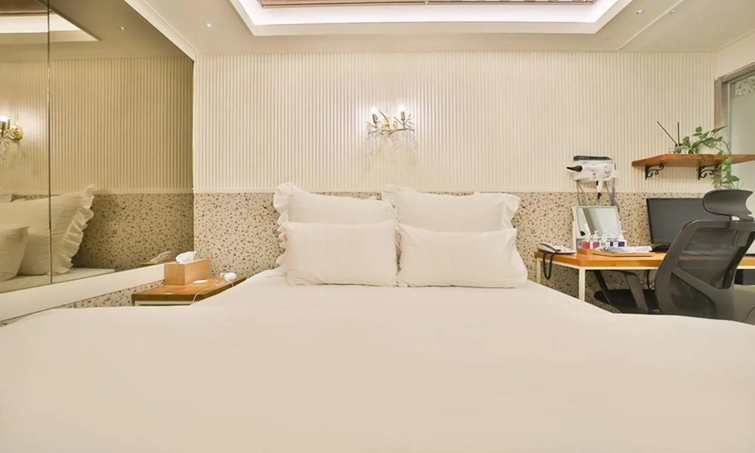 Bed in Daegu February Hotel DongdaeguStation