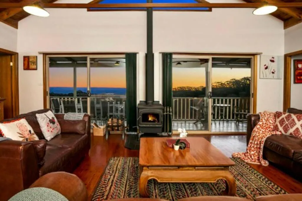 Narrow Neck Lodge