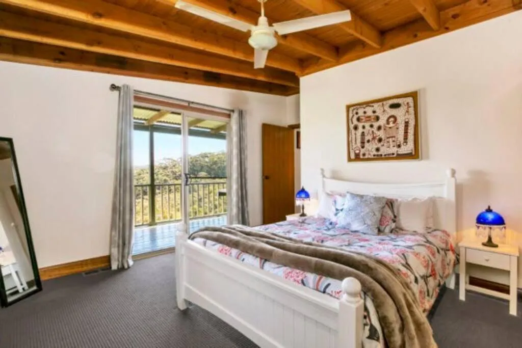 Bed in Narrow Neck Lodge