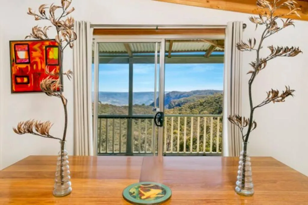 Narrow Neck Lodge