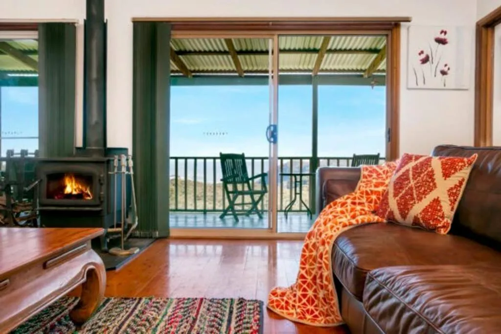 Narrow Neck Lodge