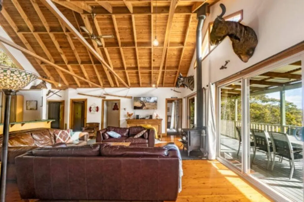 Narrow Neck Lodge
