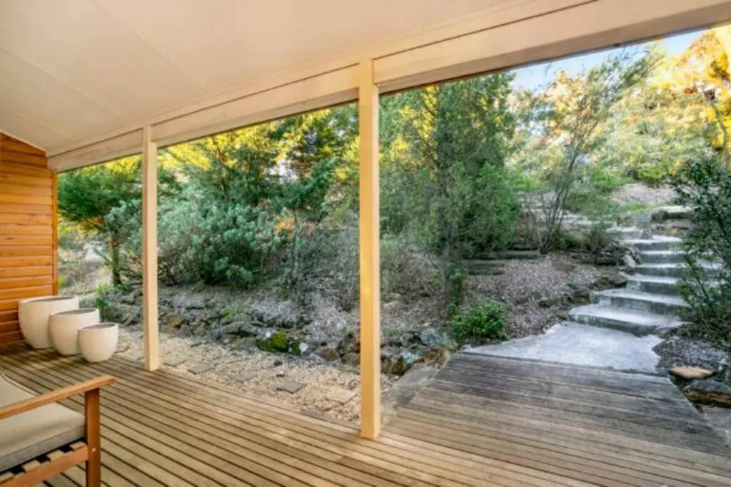 Narrow Neck Lodge