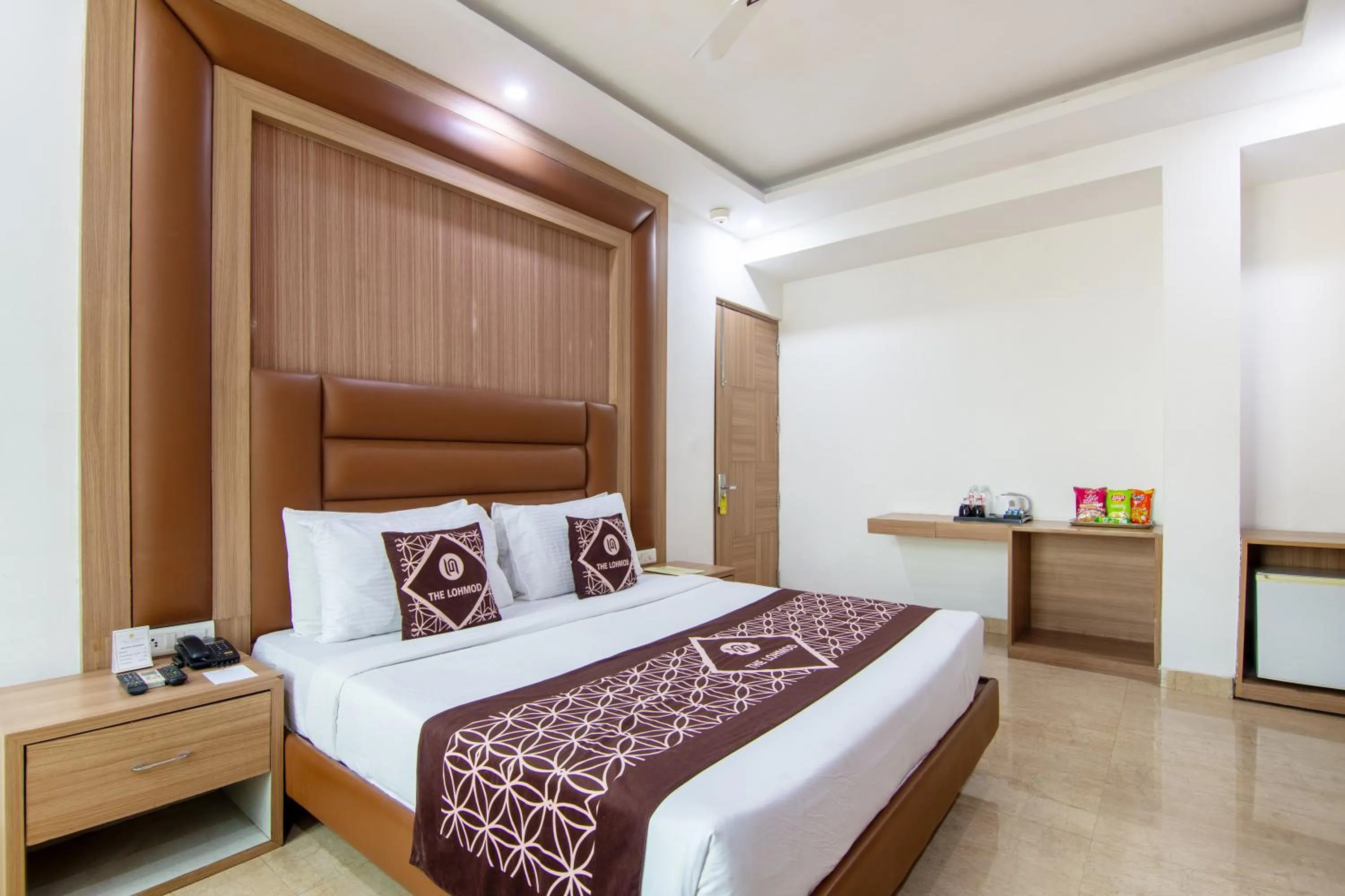 Coffee/tea facilities, Bed in The Lohmod- Boutique Hotel At Delhi Airport