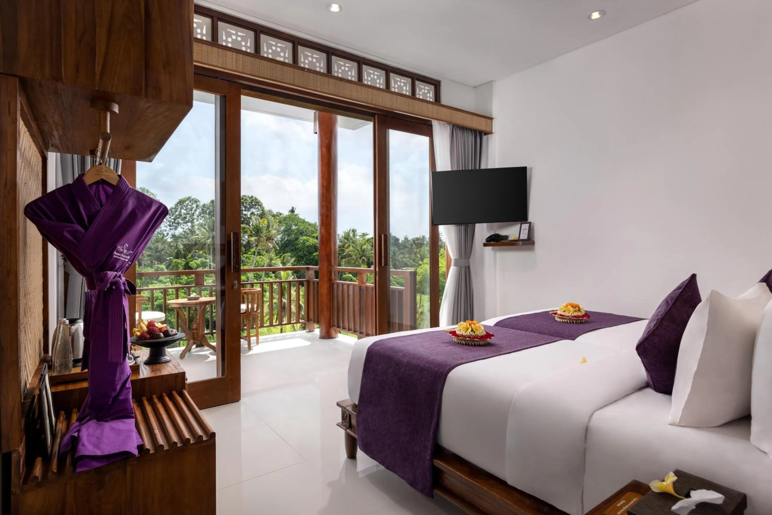 Photo of the whole room, Bed in Swan Paradise A Pramana Experience