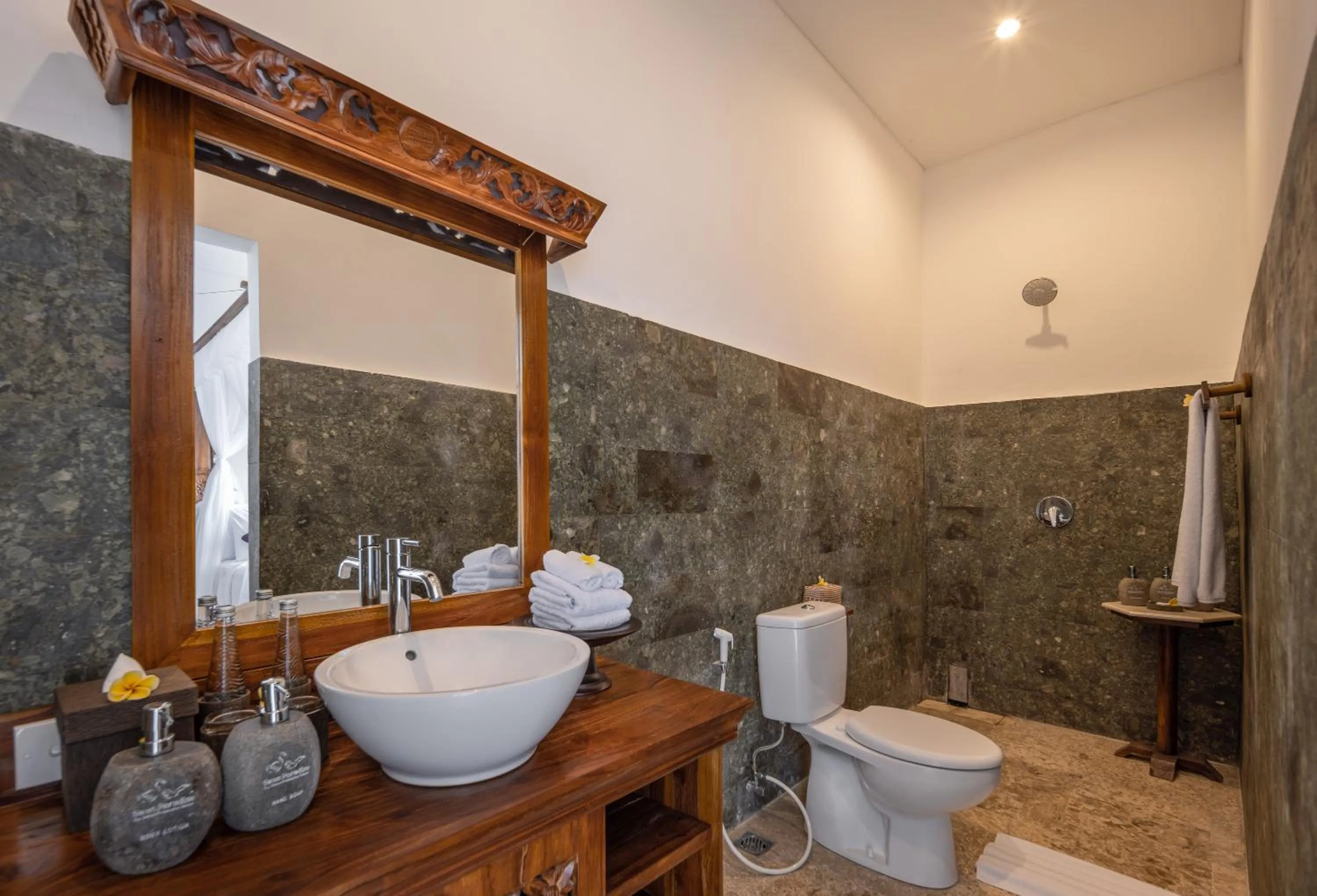 Shower in Swan Paradise A Pramana Experience