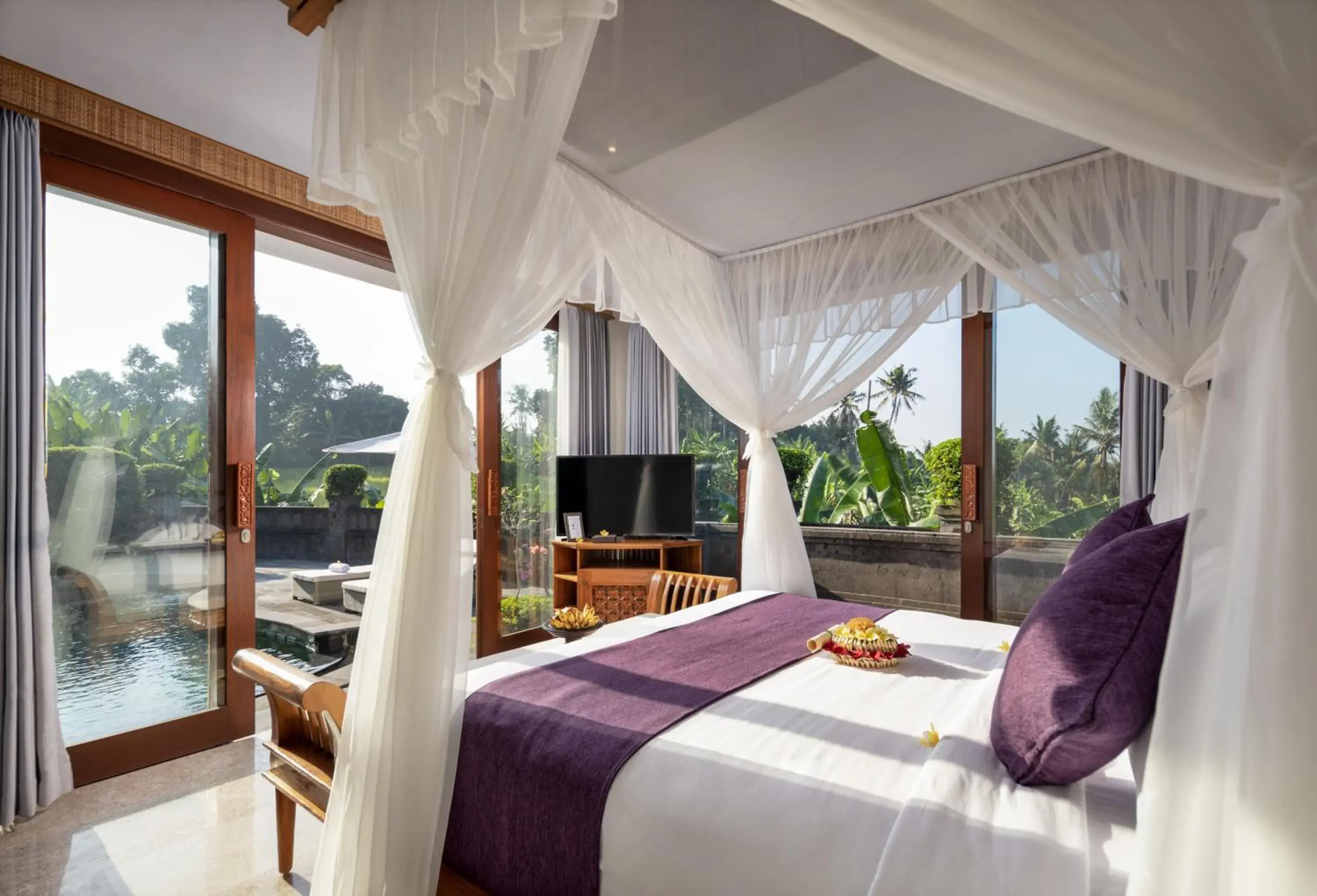 TV and multimedia, Bed in Swan Paradise A Pramana Experience TV and multimedia, Bed in Swan Paradise A Pramana Experience