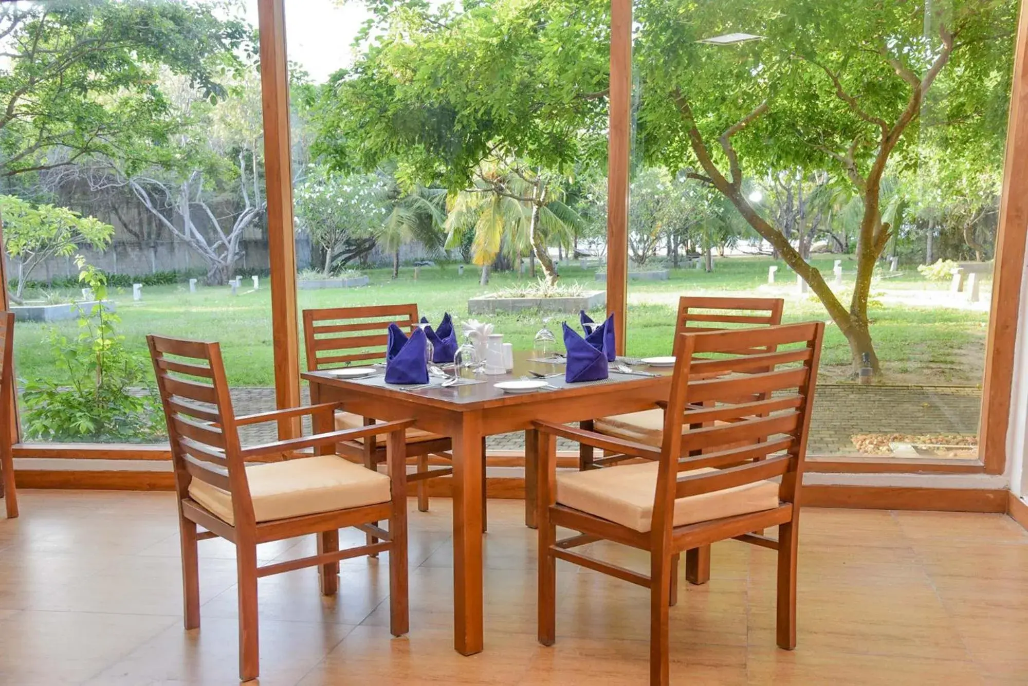 Restaurant/places to eat in Breeze Pasikudah Restaurant/places to eat in Breeze Pasikudah