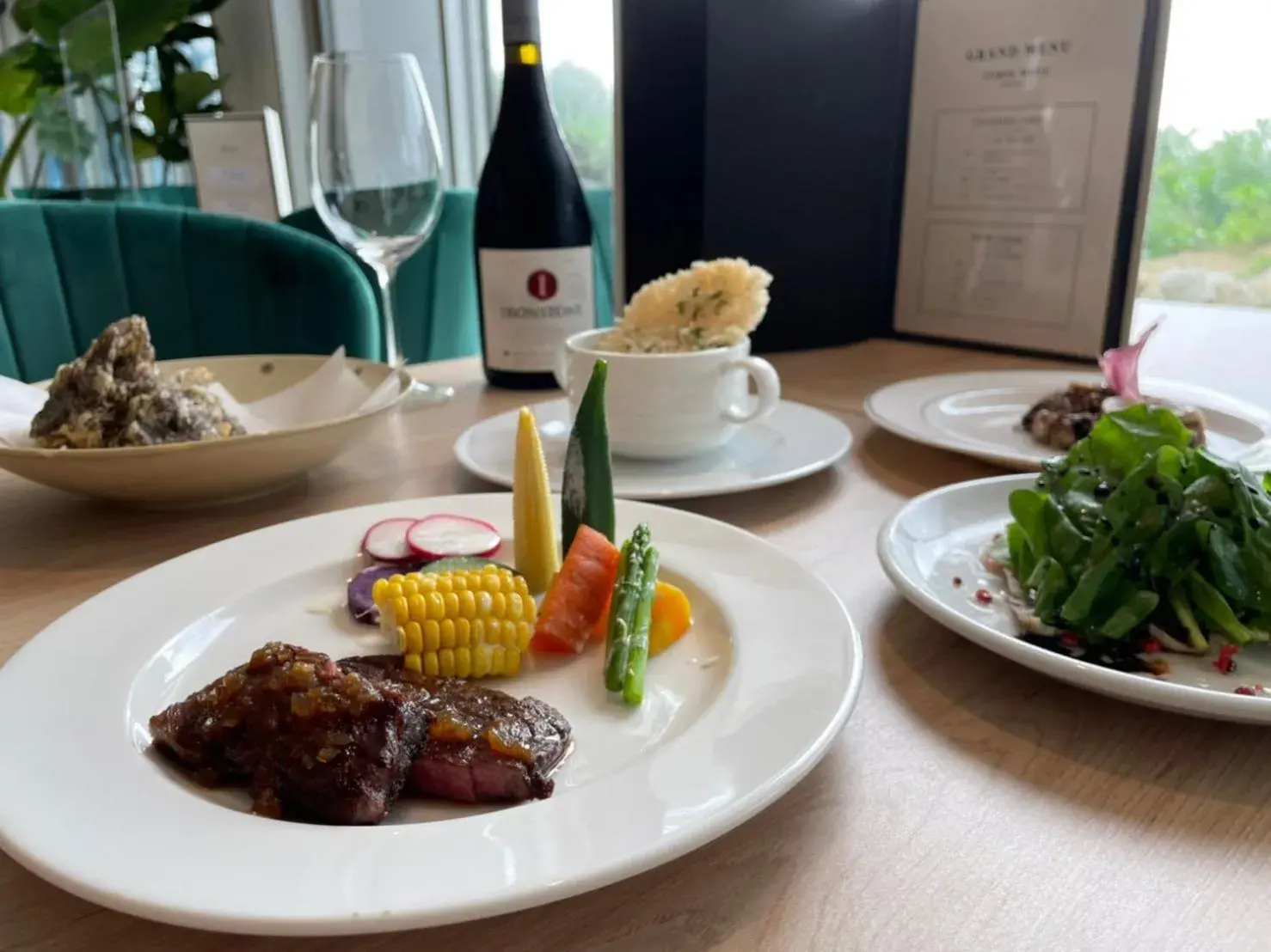 Restaurant/places to eat in Watermark Hotel Okinawa Miyakojima Restaurant/places to eat in Watermark Hotel Okinawa Miyakojima