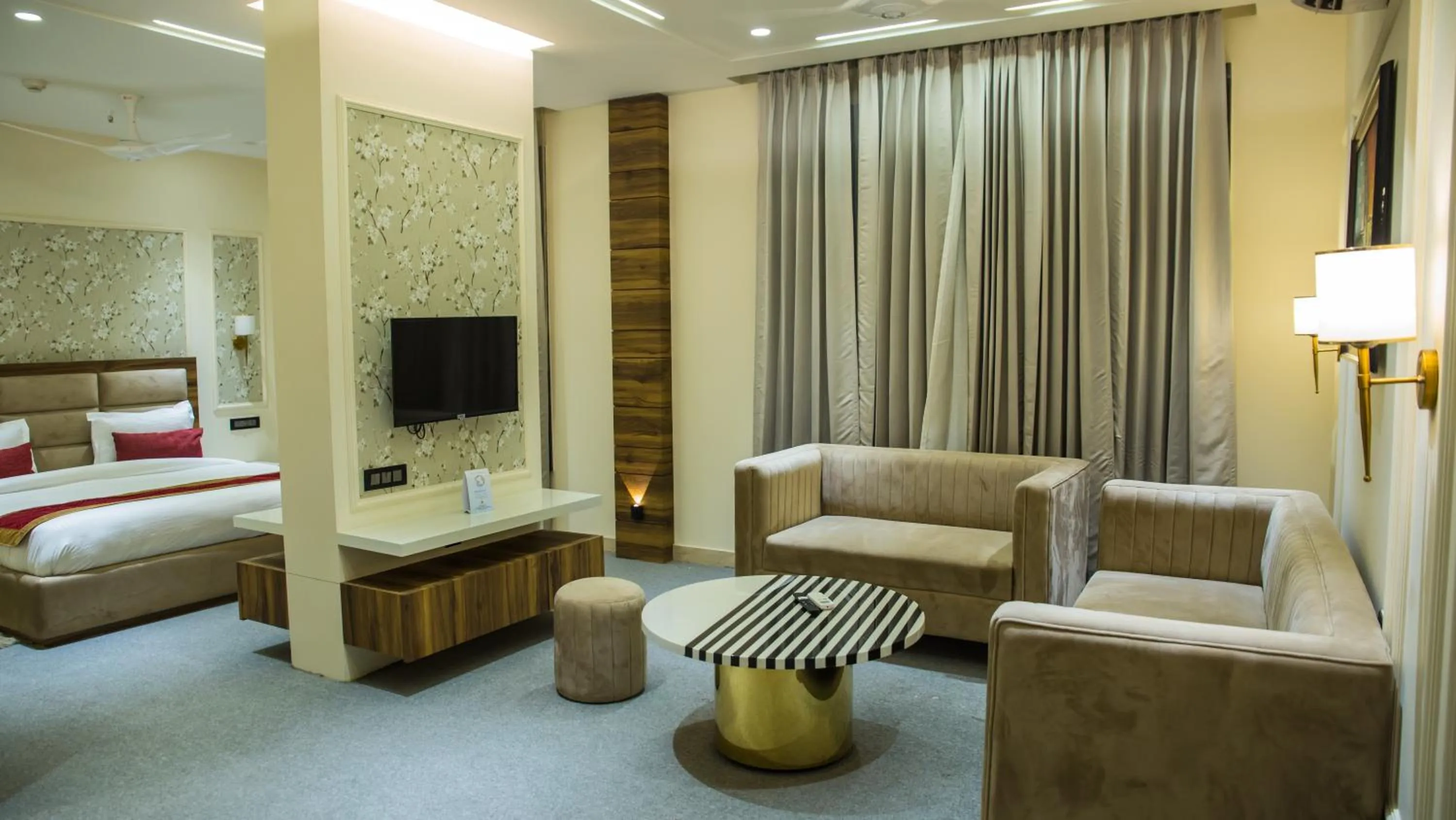 TV and multimedia, Bed in Royal 9 hotel & Banquet