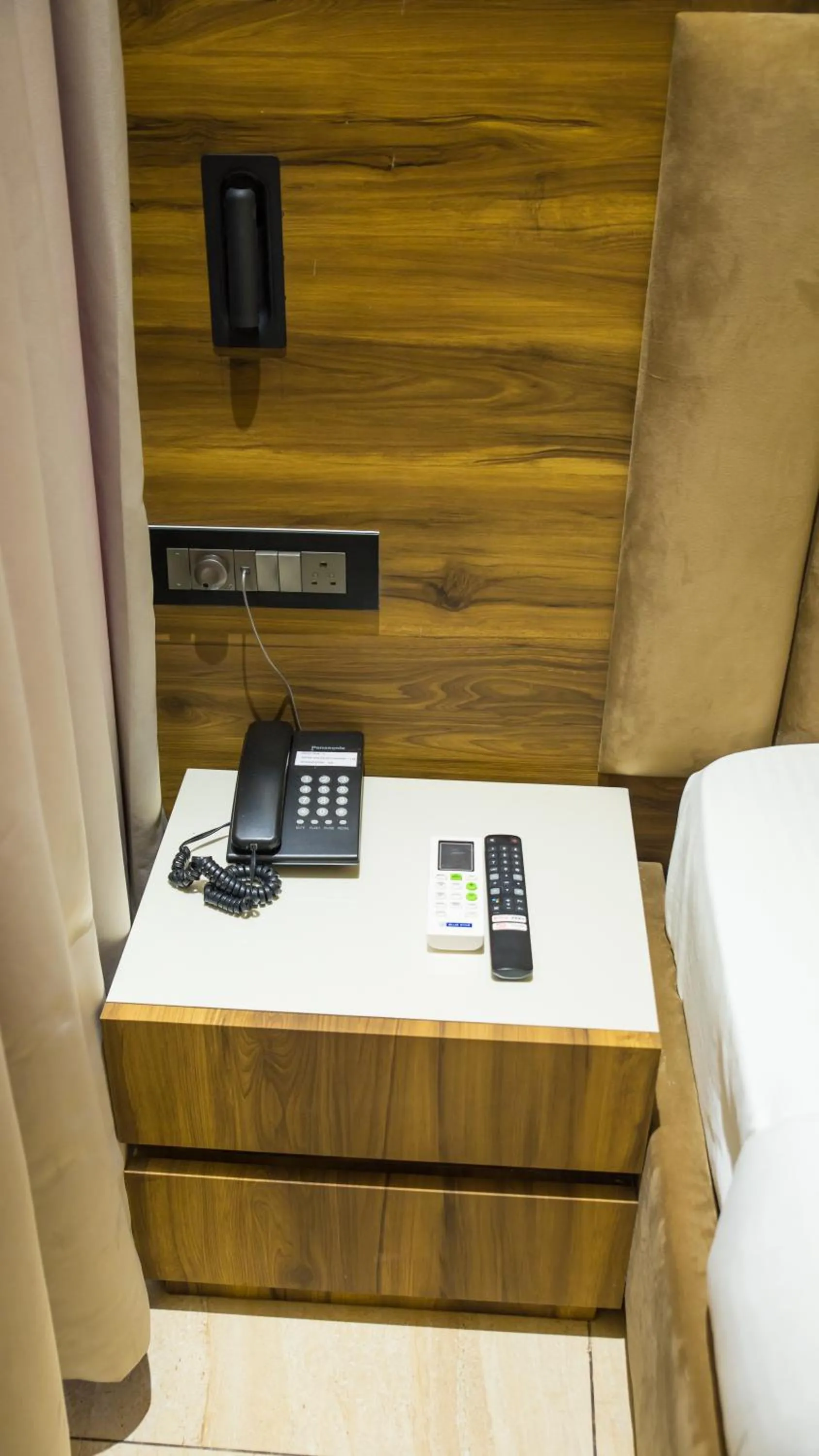 Business facilities in Royal 9 hotel & Banquet