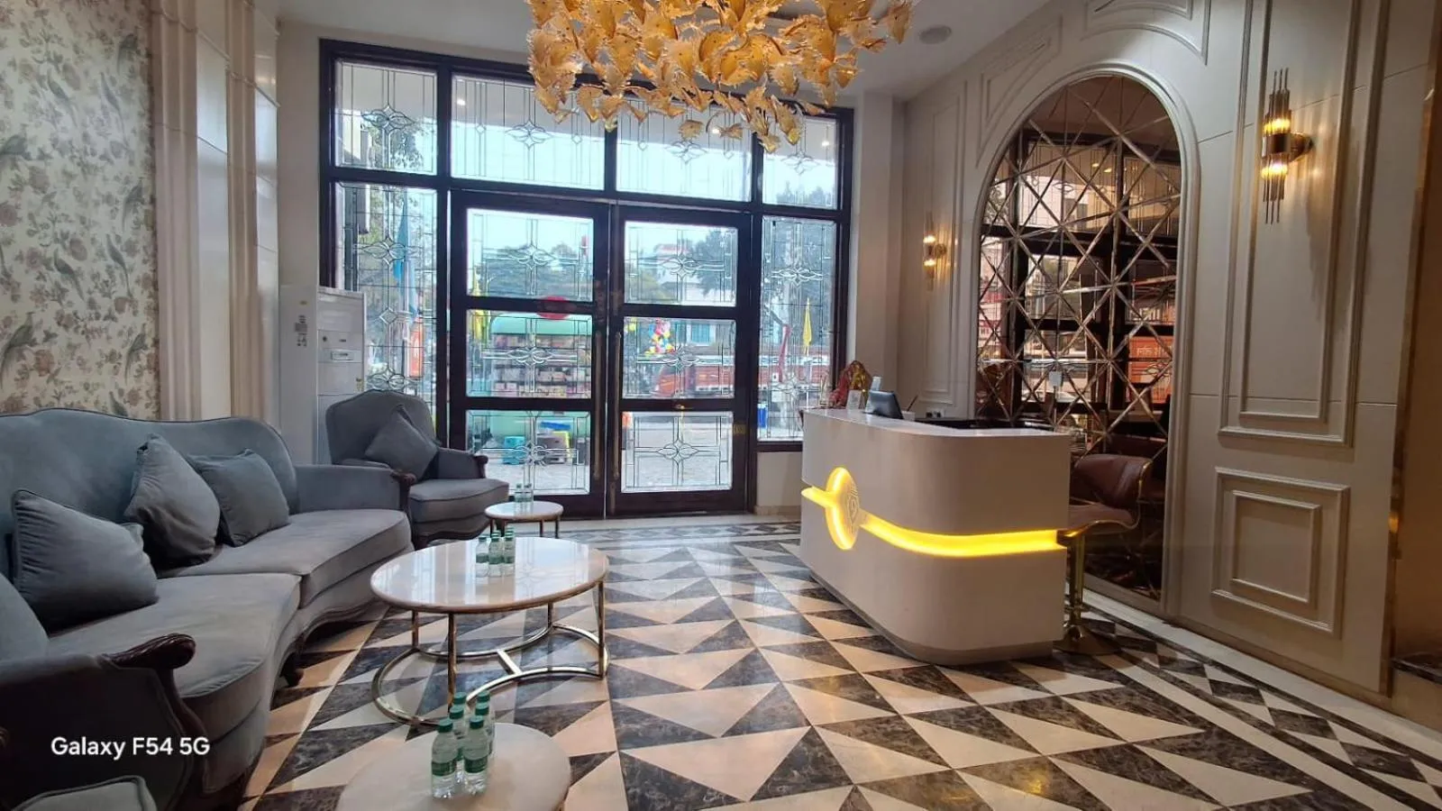 Lobby or reception in Royal 9 hotel & Banquet