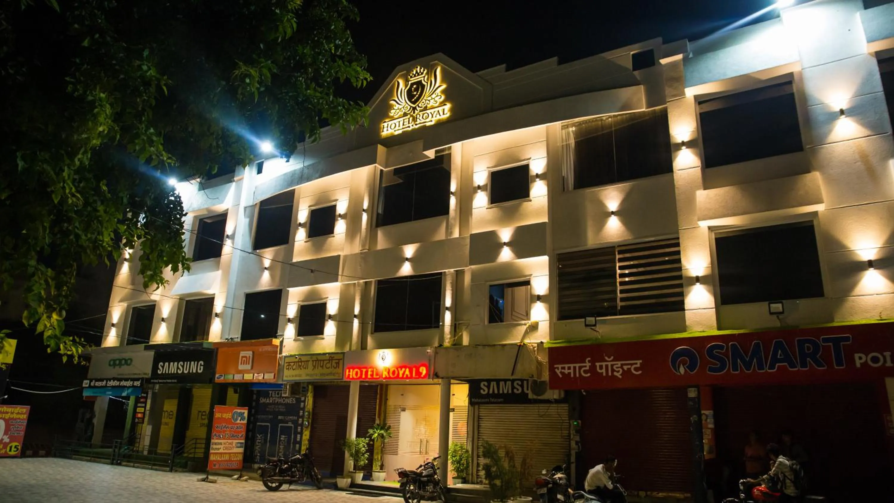 Property building in Royal 9 hotel & Banquet