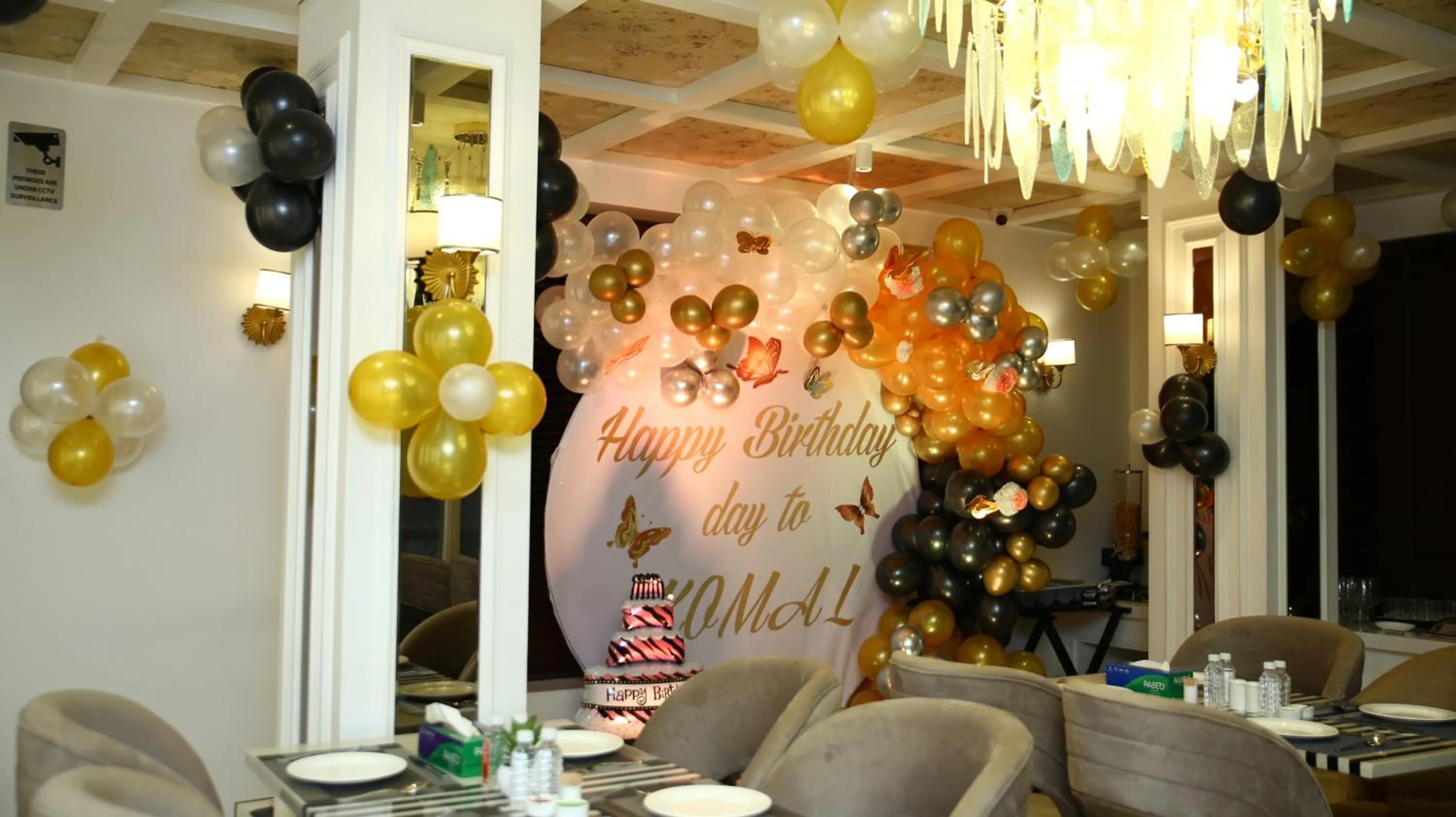 Restaurant/places to eat in Royal 9 hotel & Banquet