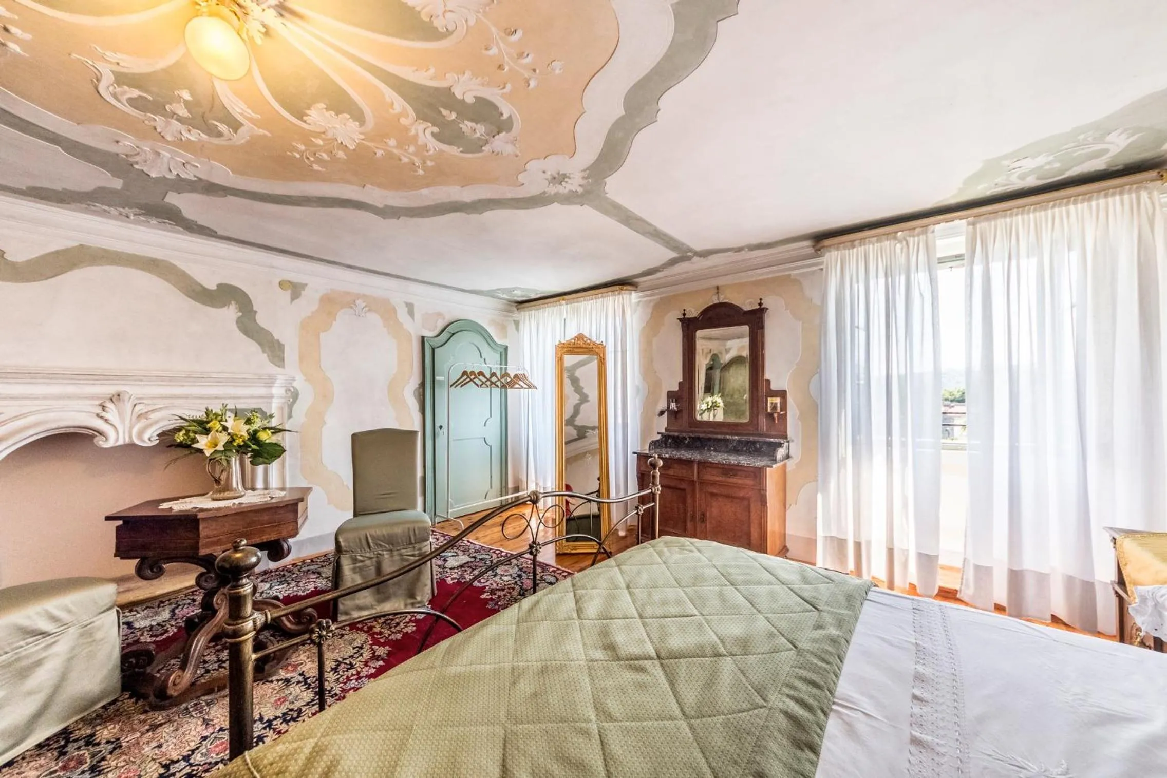 Deluxe Double Room with Shower in Villa De Rubeis Florit