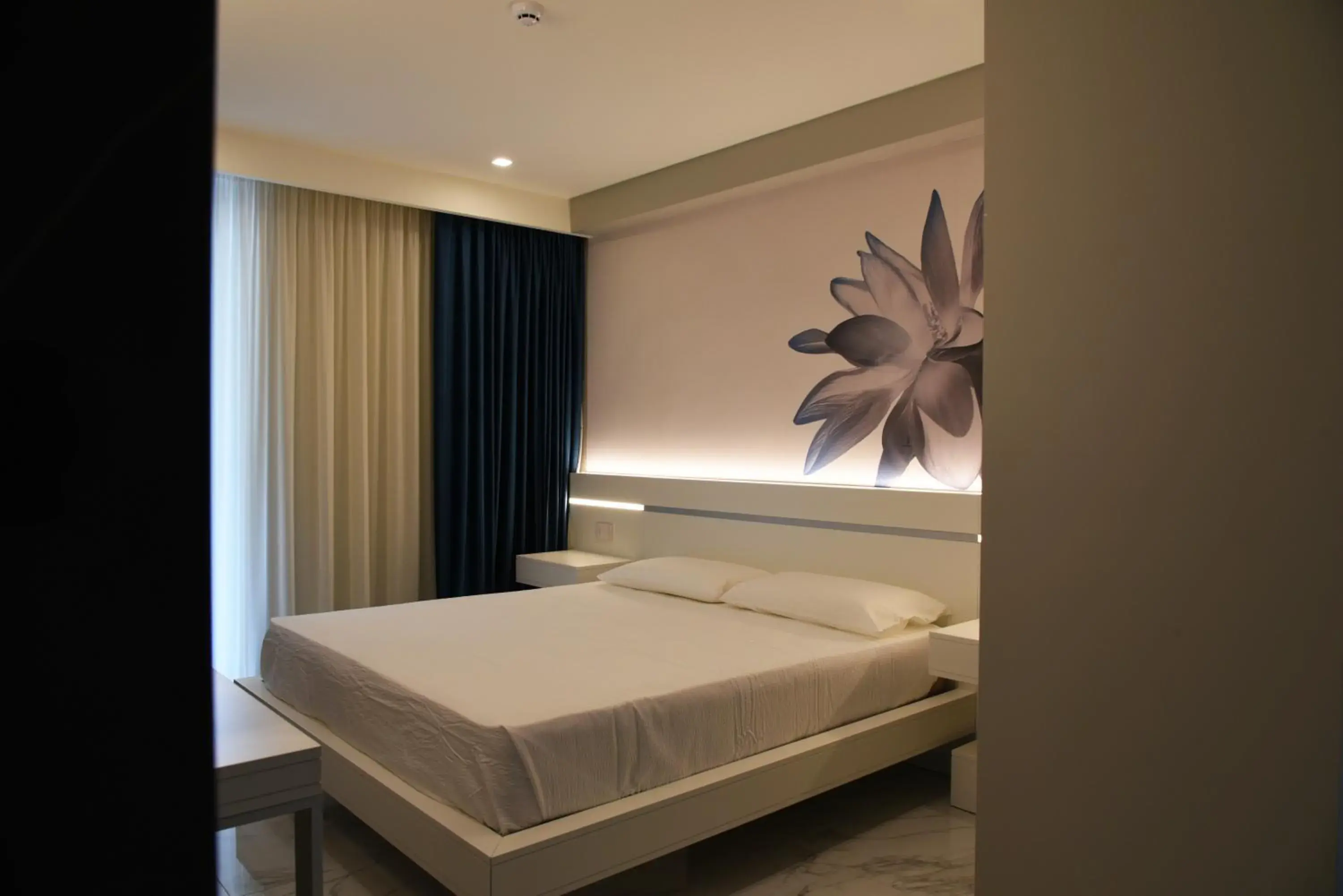 Deluxe Double Room with Balcony - single occupancy in DEMSI Palace Hotel & Restaurant Deluxe Double Room with Balcony - single occupancy in DEMSI Palace Hotel & Restaurant