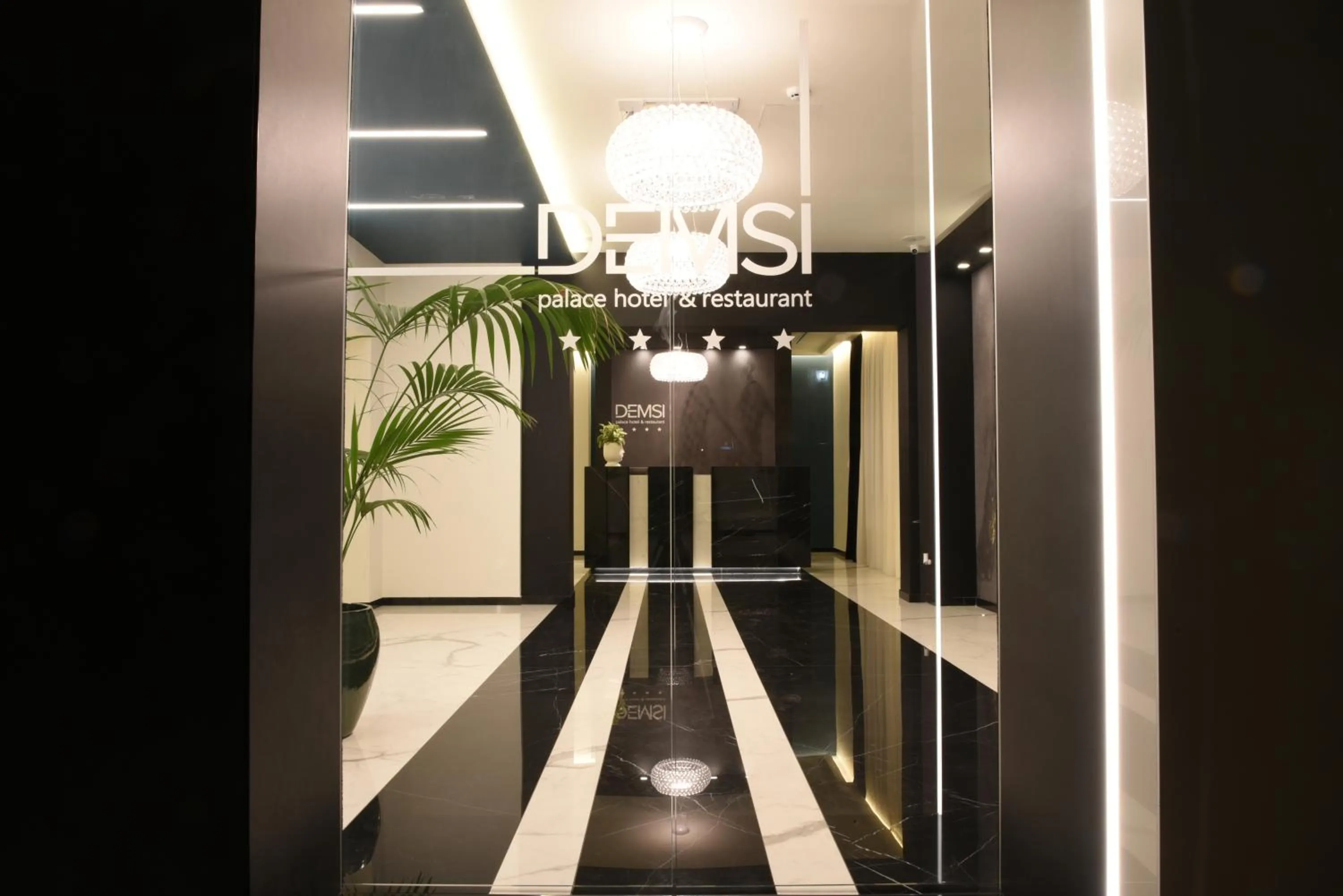 Lobby or reception in DEMSI Palace Hotel & Restaurant