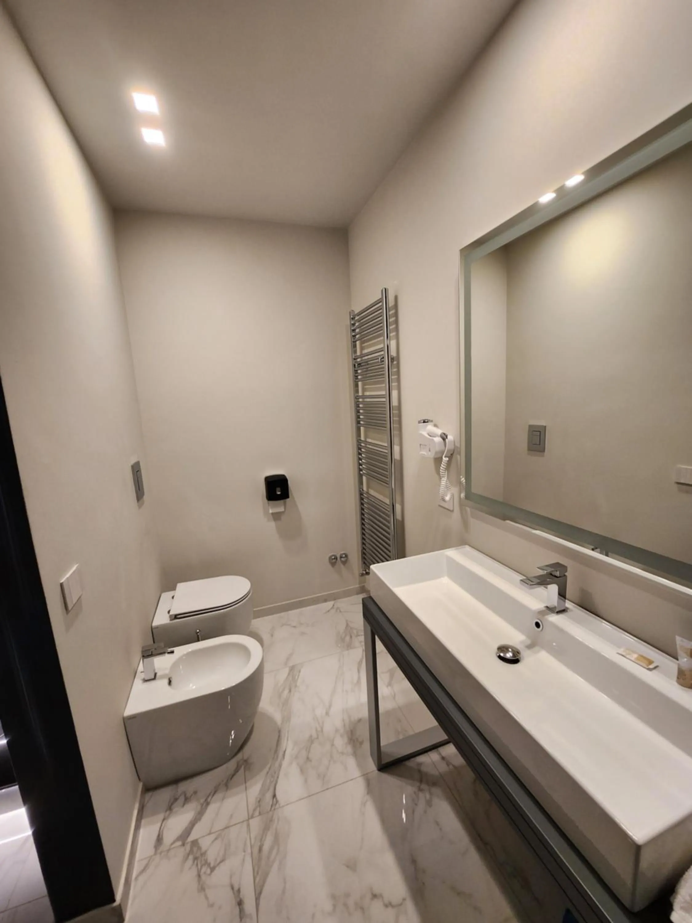 Bathroom in DEMSI Palace Hotel & Restaurant