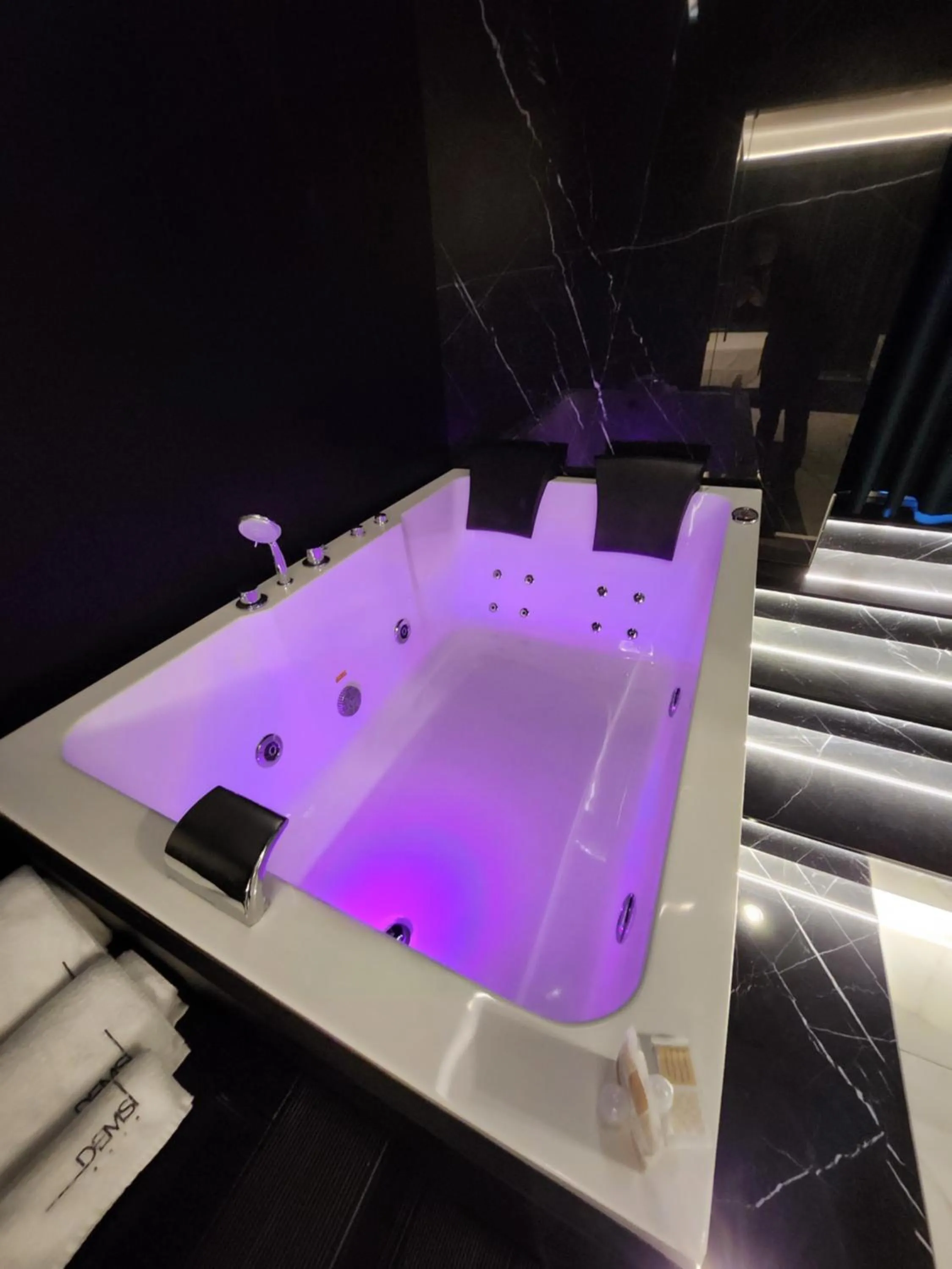 Hot Tub in DEMSI Palace Hotel & Restaurant