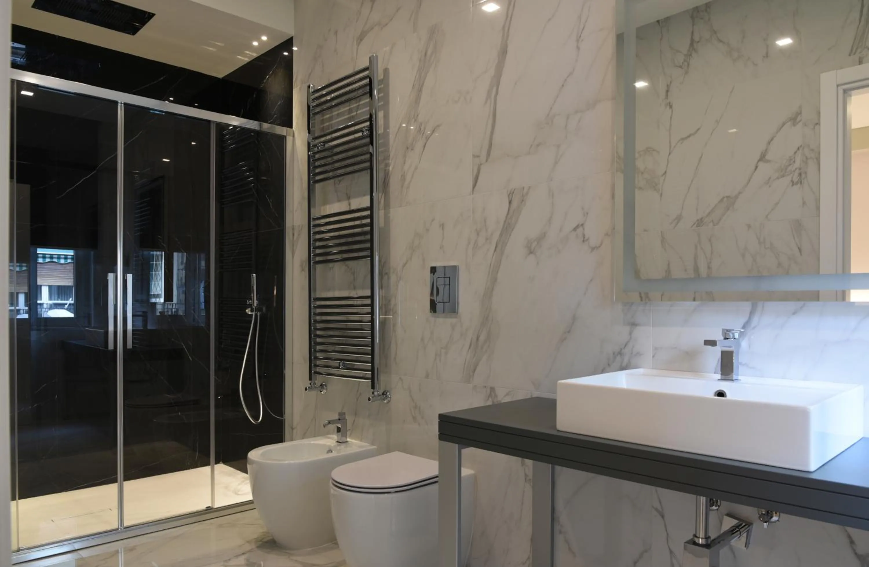 Bathroom in DEMSI Palace Hotel & Restaurant