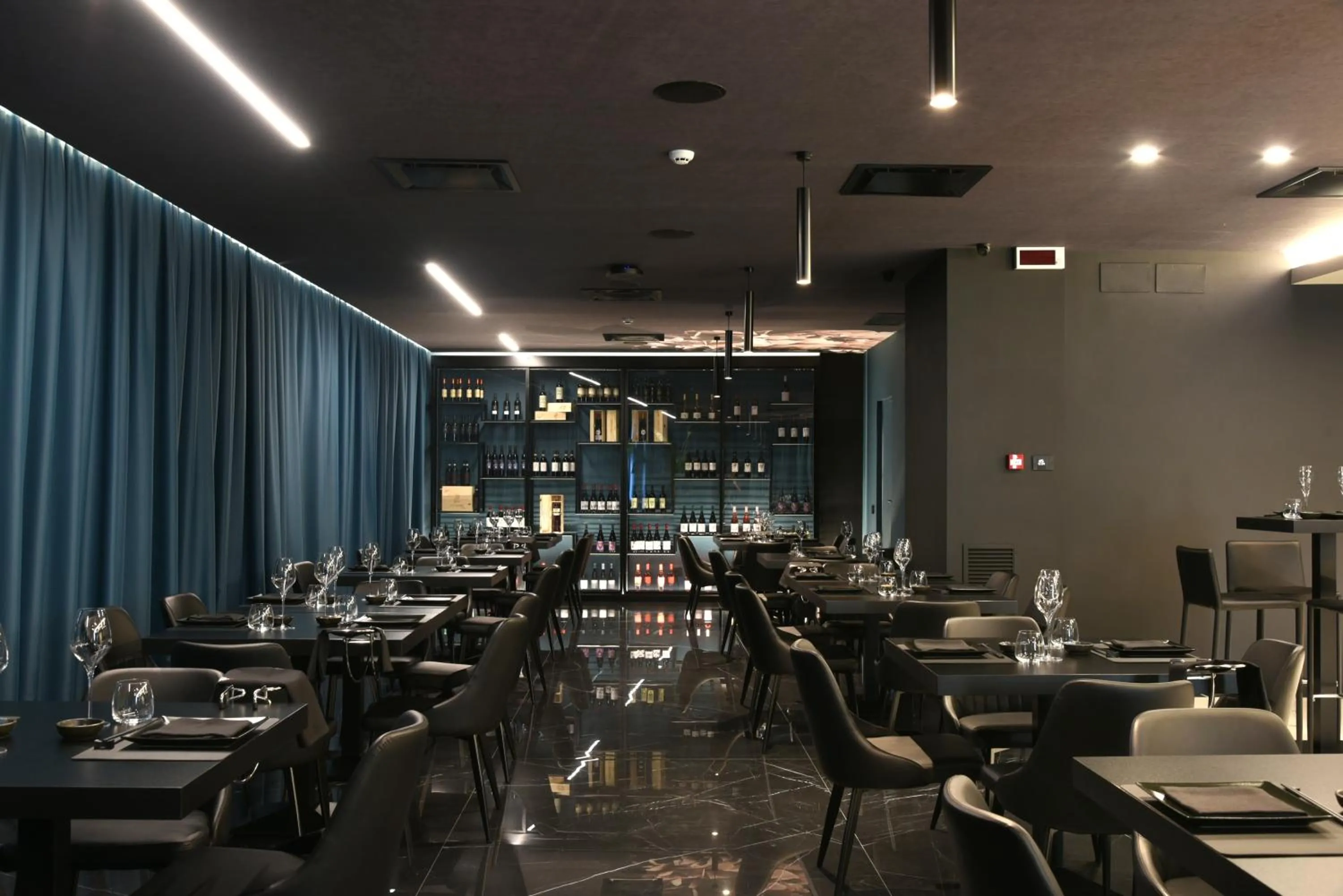 Restaurant/places to eat in DEMSI Palace Hotel & Restaurant