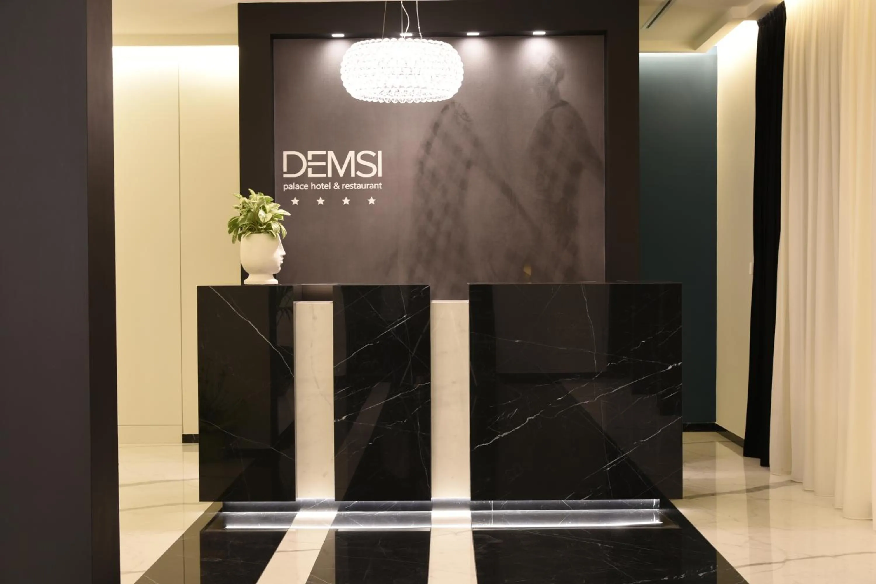 Lobby or reception in DEMSI Palace Hotel & Restaurant