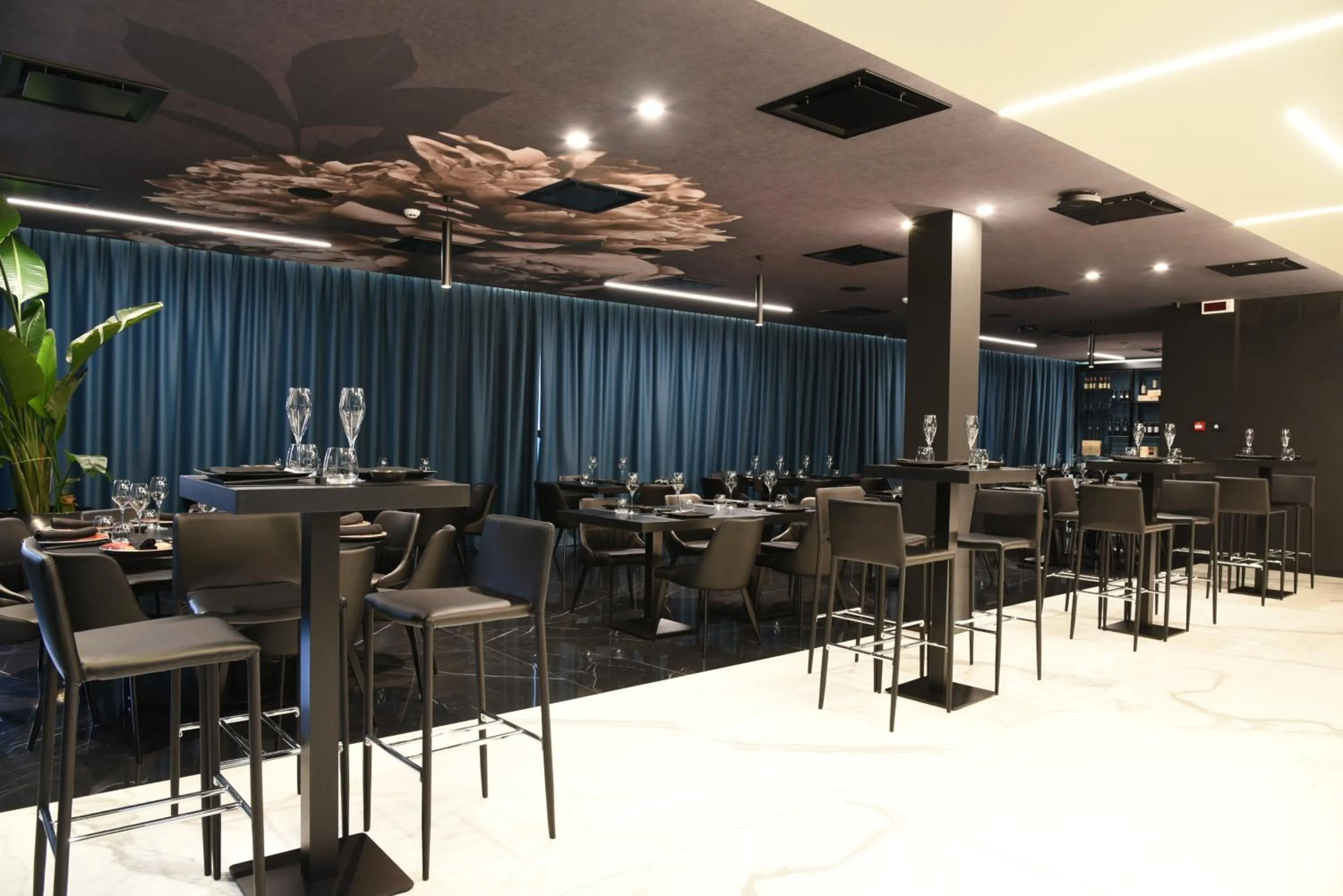 Restaurant/places to eat in DEMSI Palace Hotel & Restaurant