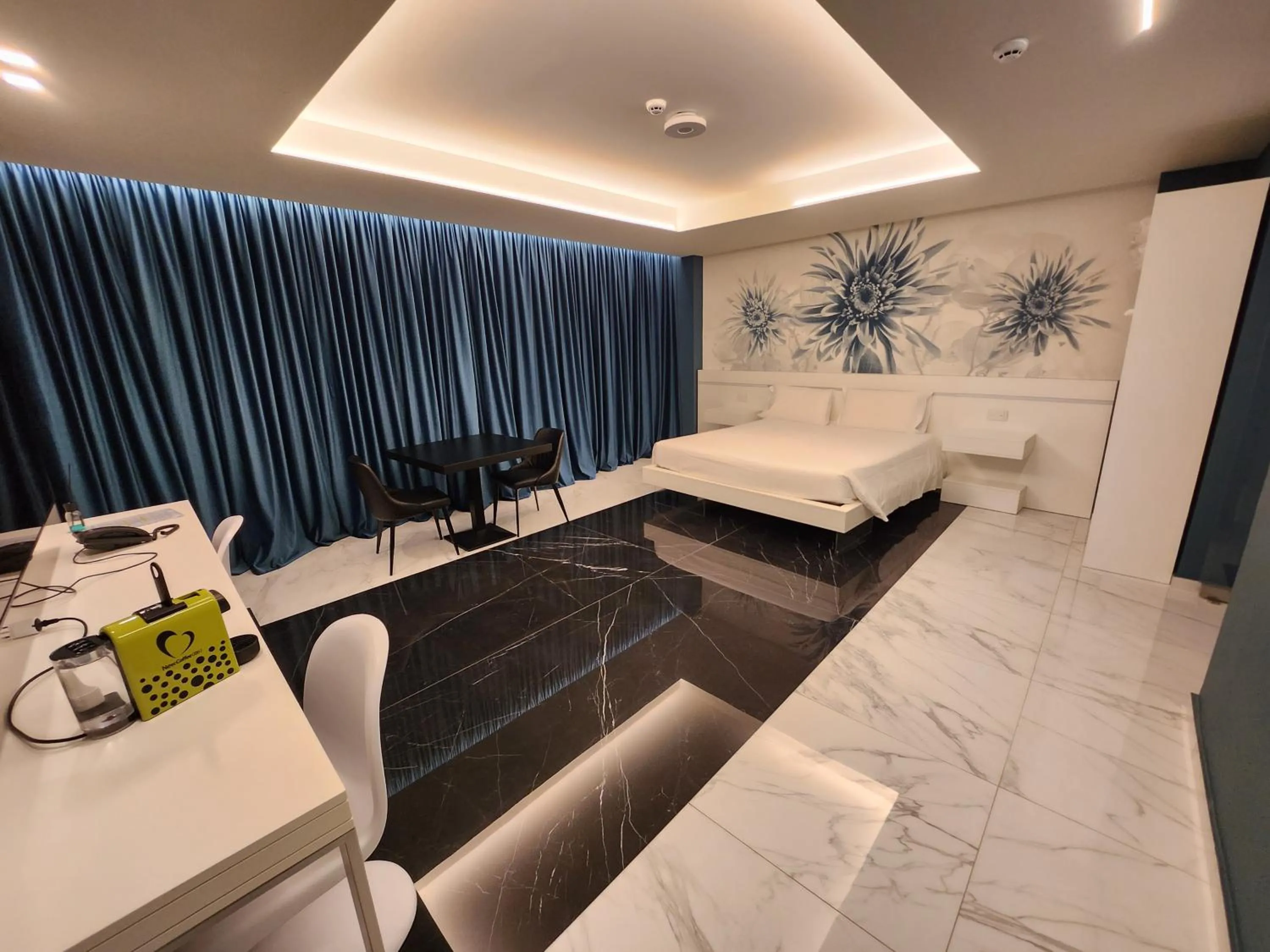 Photo of the whole room in DEMSI Palace Hotel & Restaurant