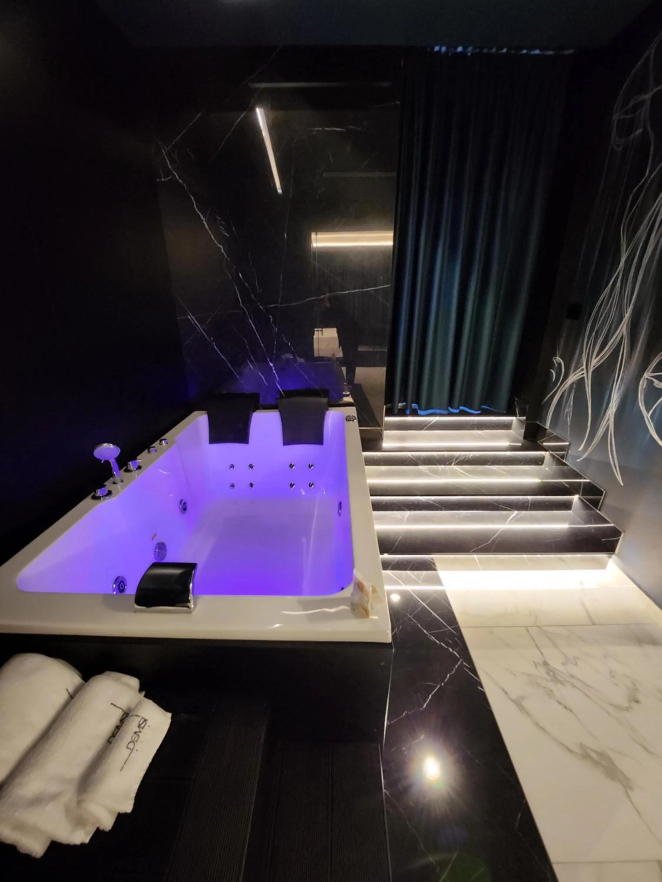 Hot Tub in DEMSI Palace Hotel & Restaurant