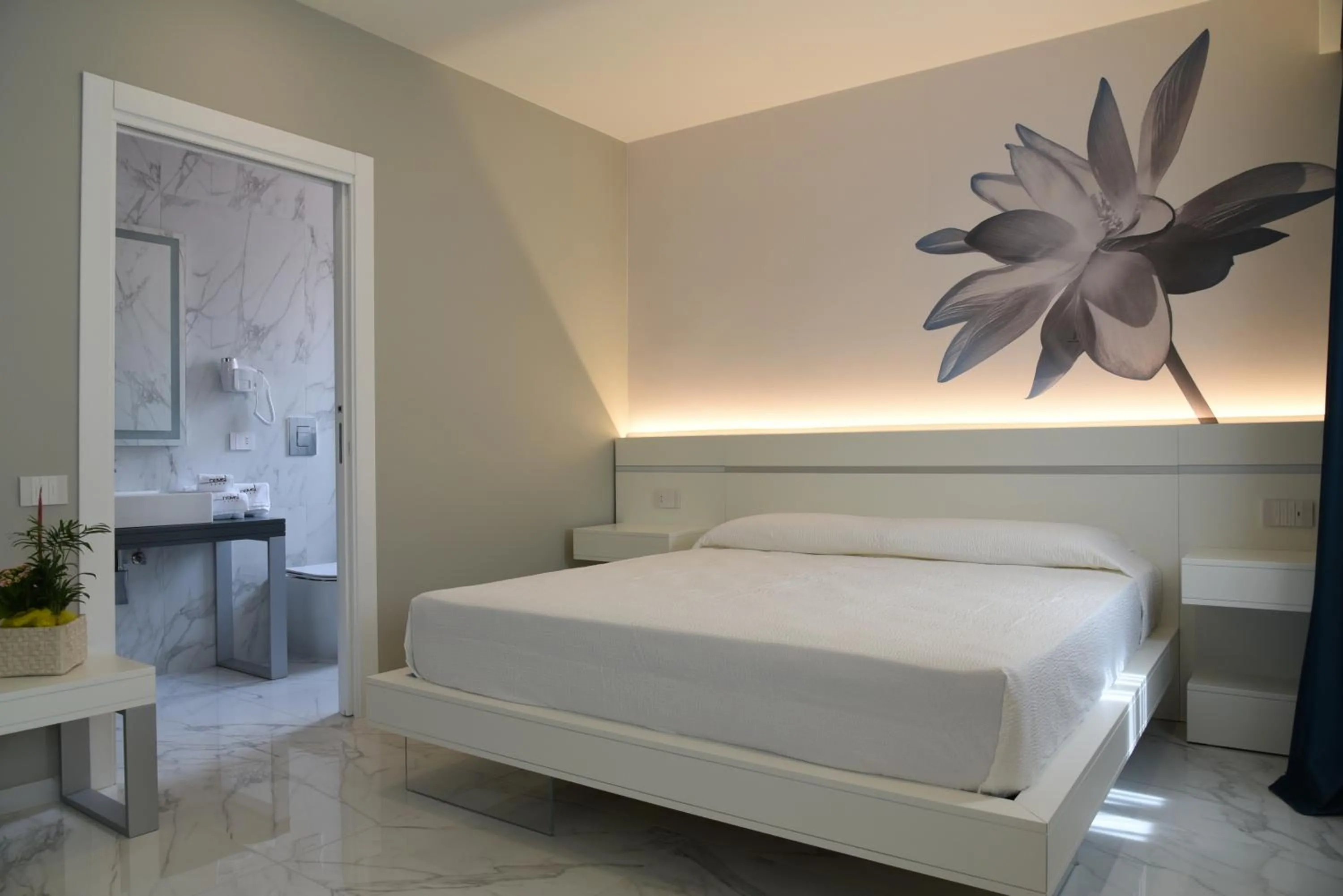 Bathroom, Bed in DEMSI Palace Hotel & Restaurant