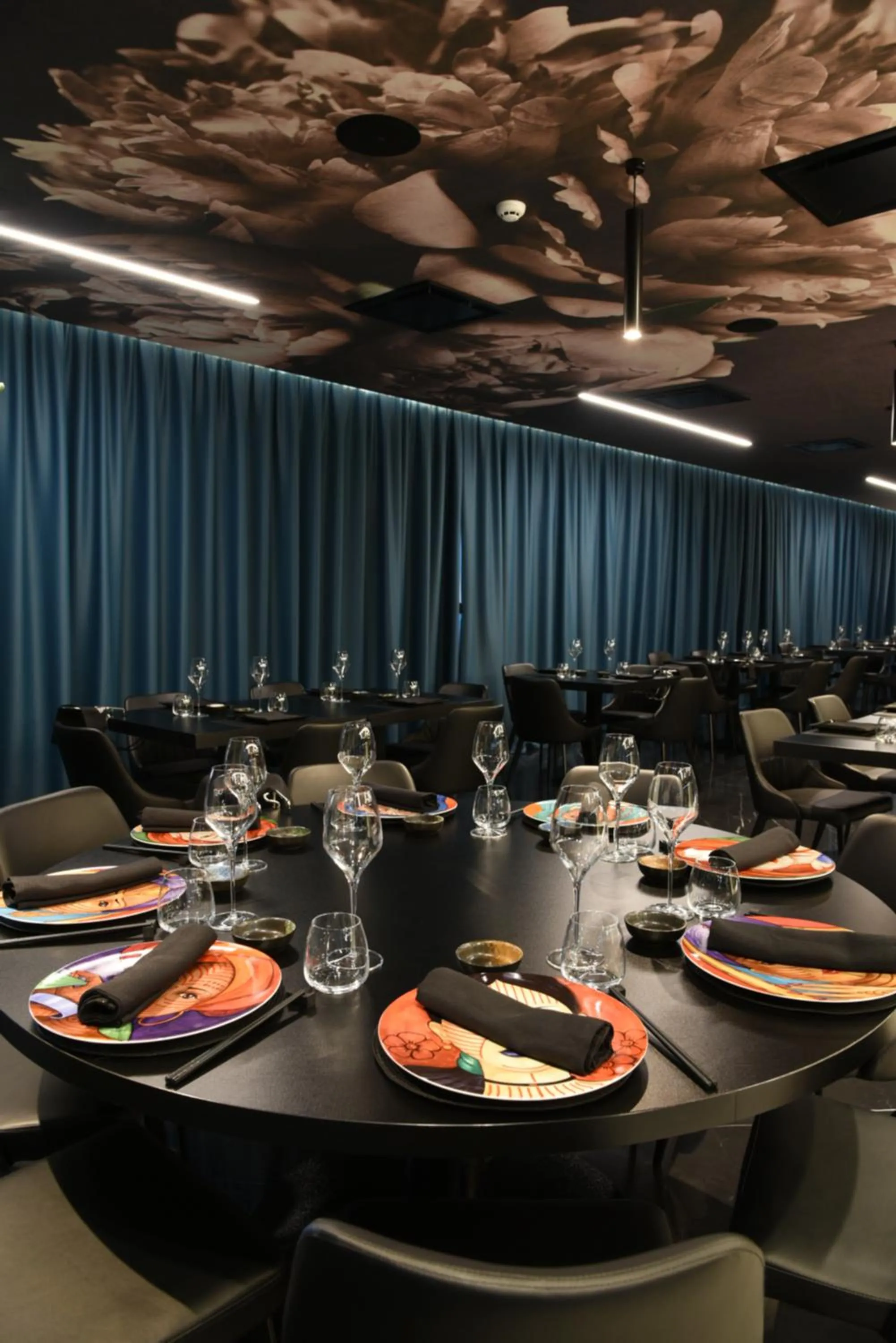 hair dresser in DEMSI Palace Hotel & Restaurant