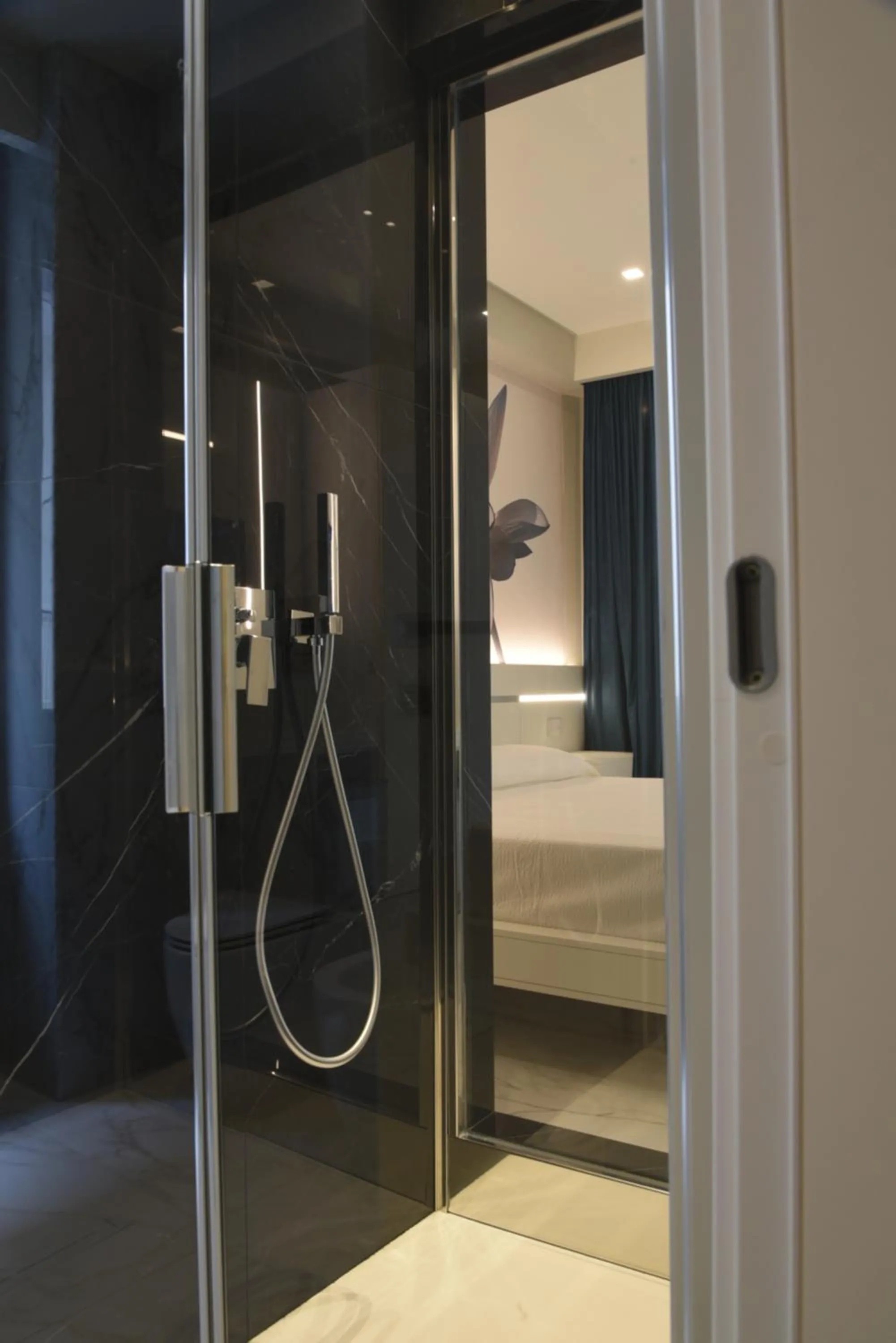 Shower, Bed in DEMSI Palace Hotel & Restaurant