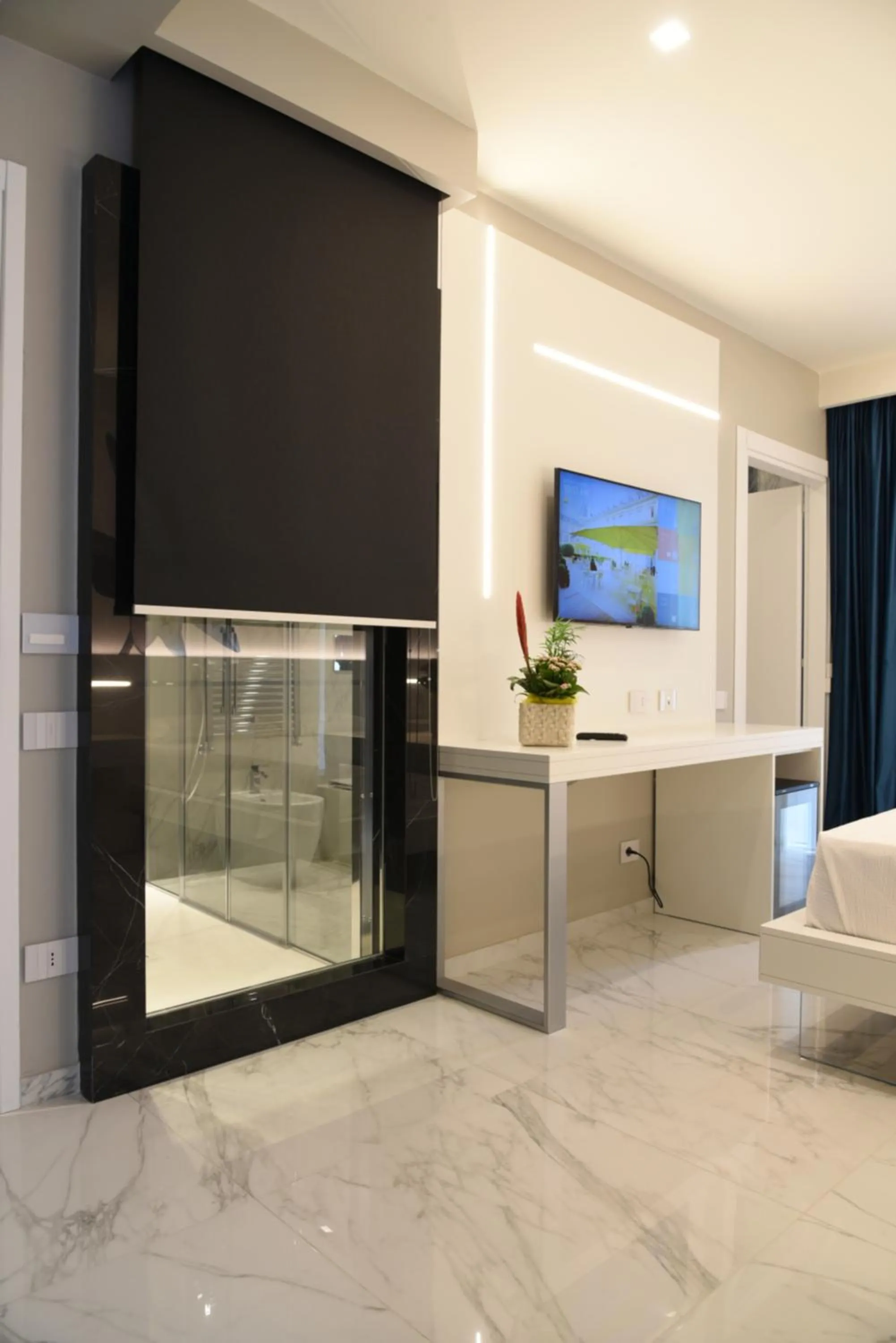 TV and multimedia in DEMSI Palace Hotel & Restaurant