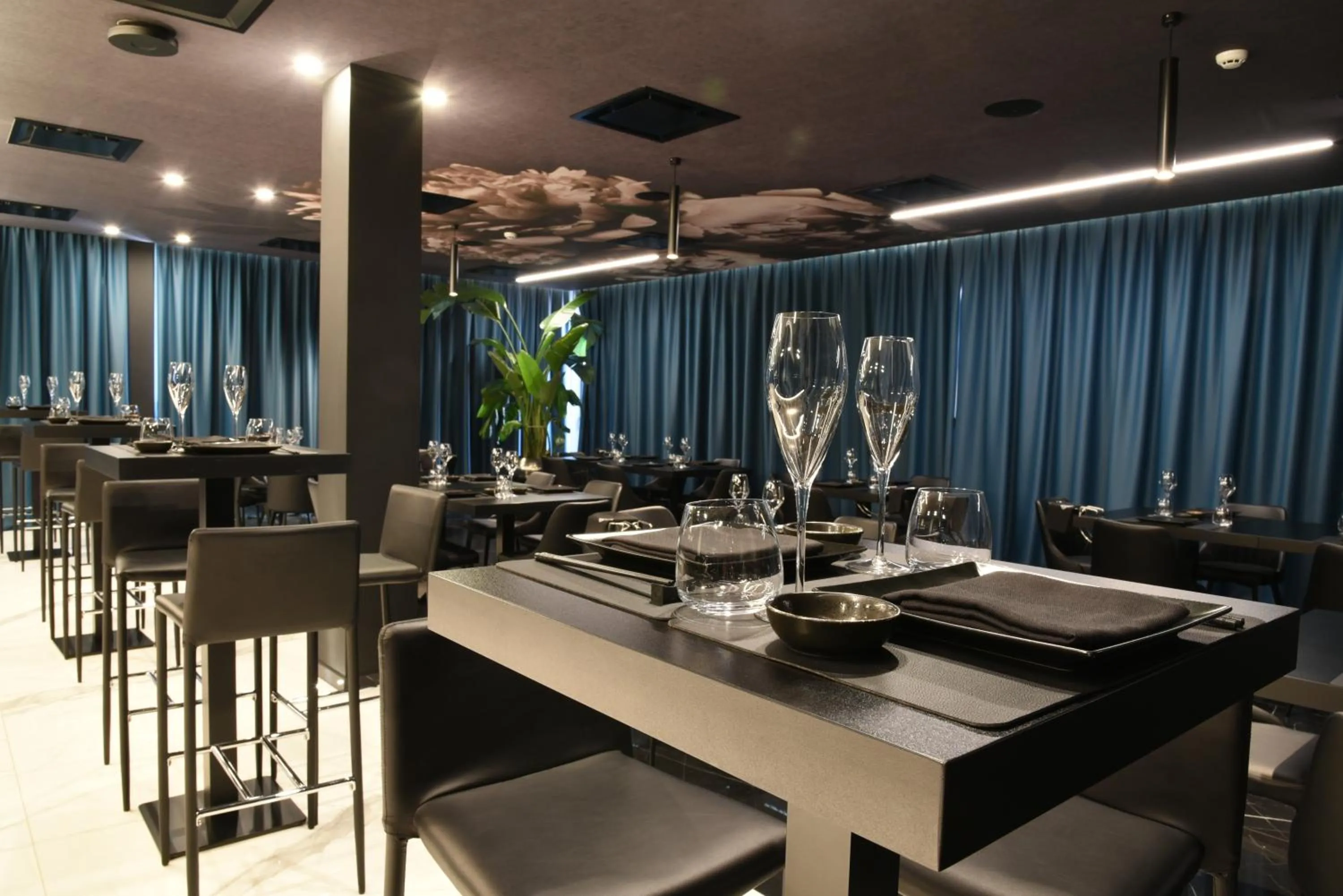 Restaurant/places to eat in DEMSI Palace Hotel & Restaurant