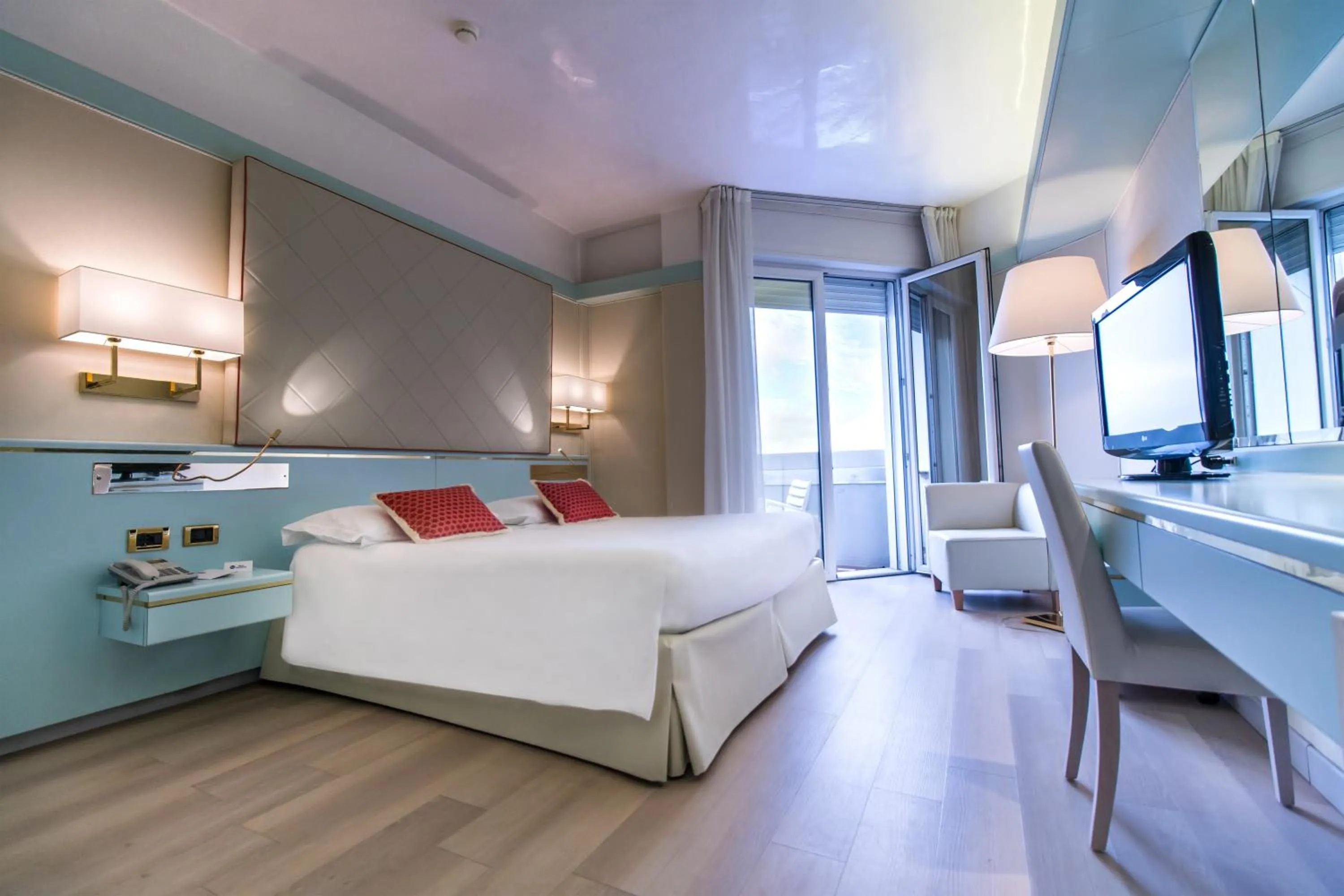 Sea view, Bed in Hotel Bristol