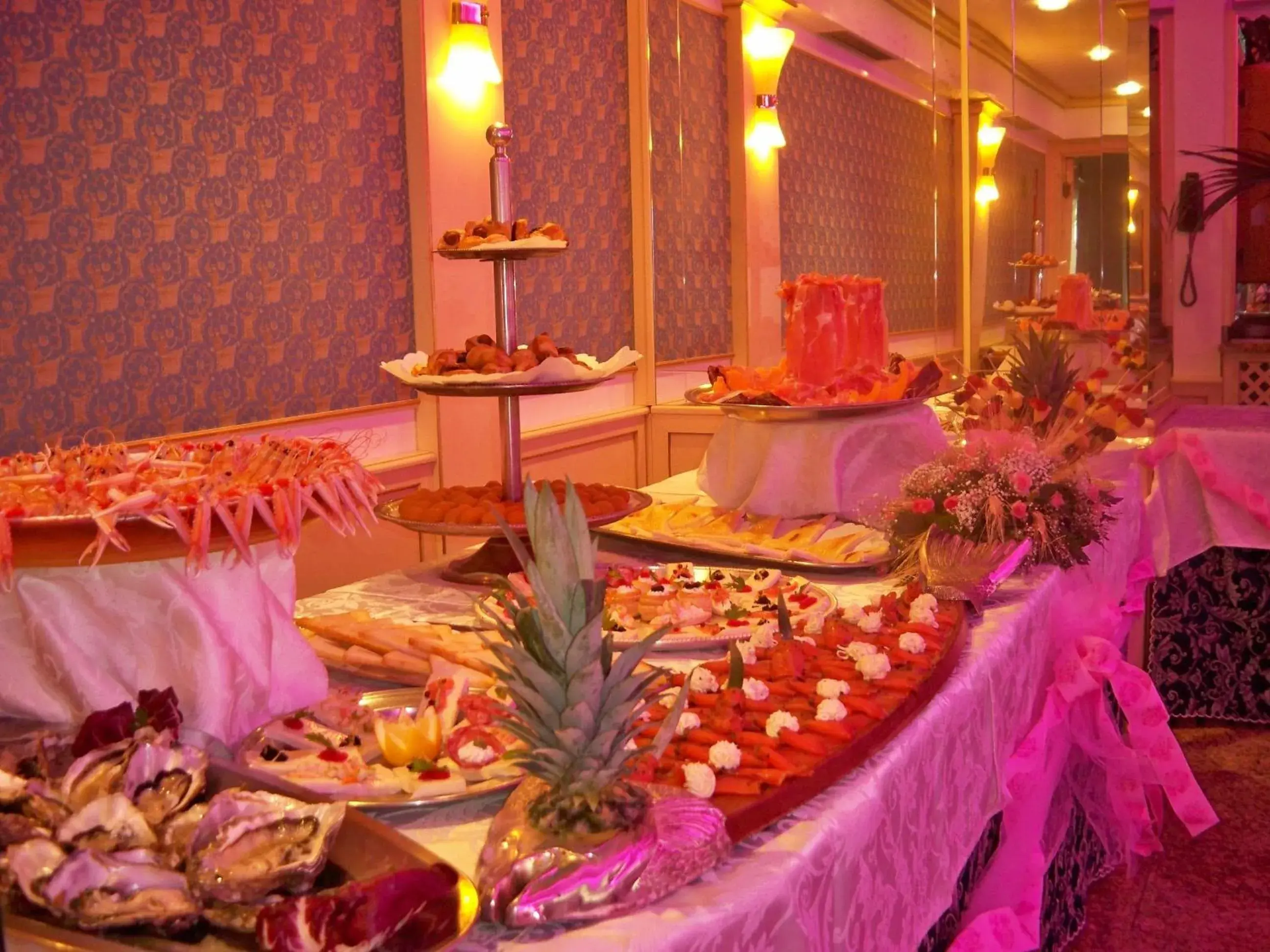 Restaurant/places to eat in Hotel Bristol Restaurant/places to eat in Hotel Bristol