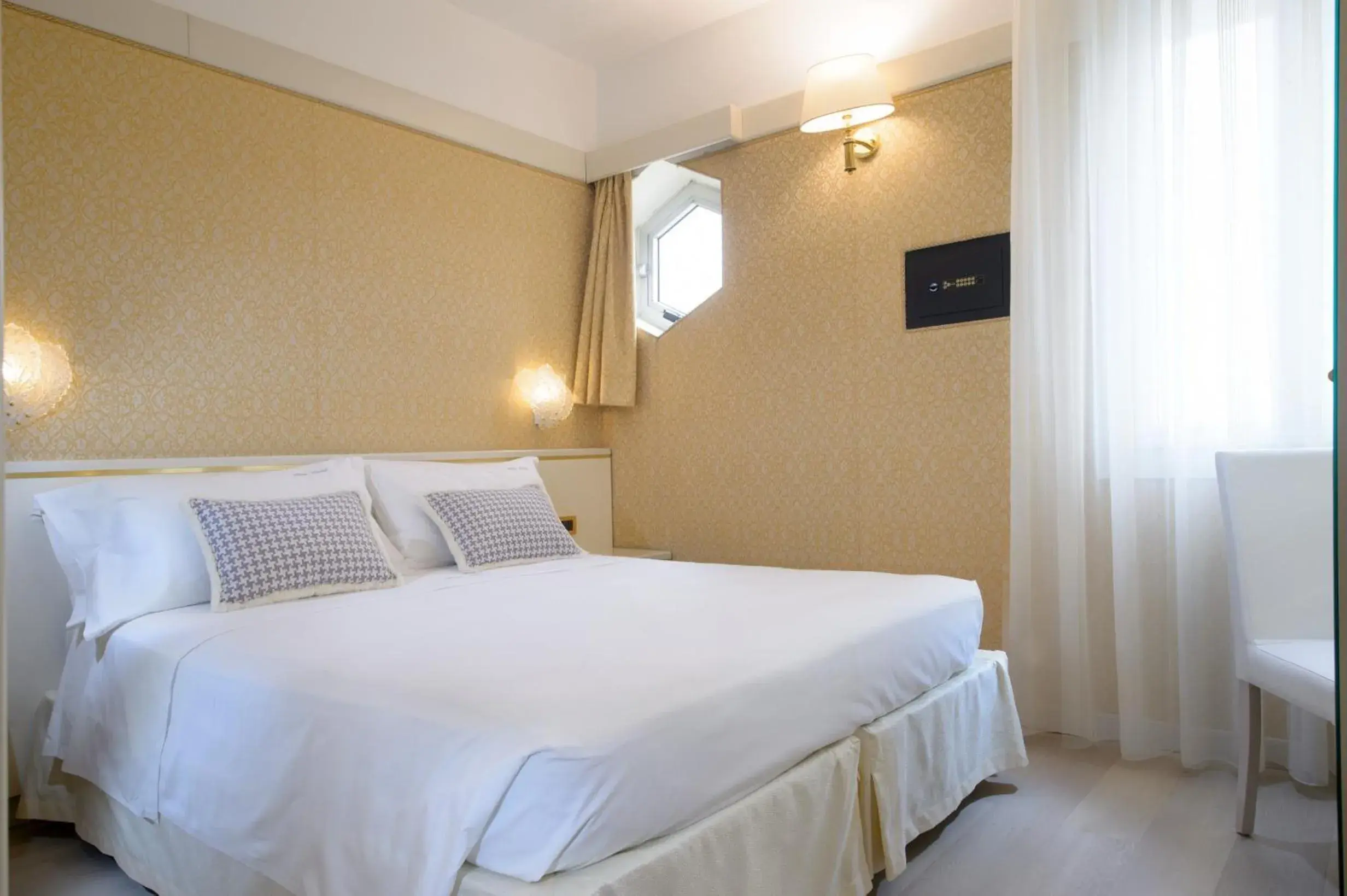 City view, Bed in Hotel Bristol City view, Bed in Hotel Bristol