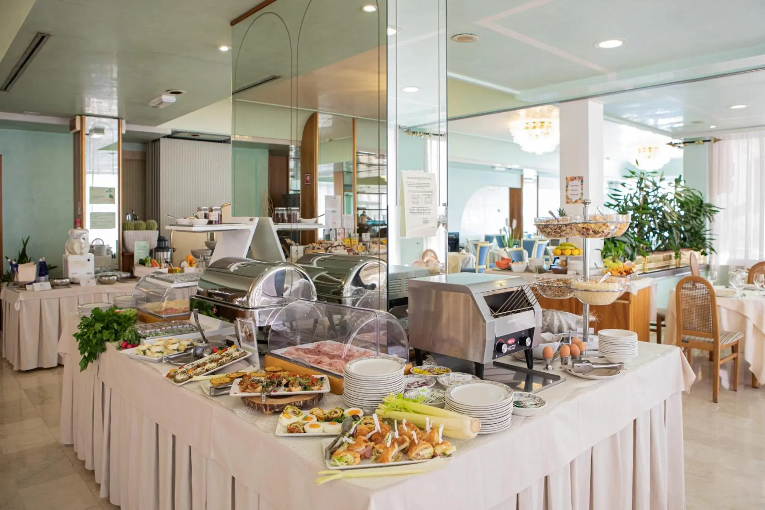 Restaurant/places to eat in Hotel Bristol Restaurant/places to eat in Hotel Bristol